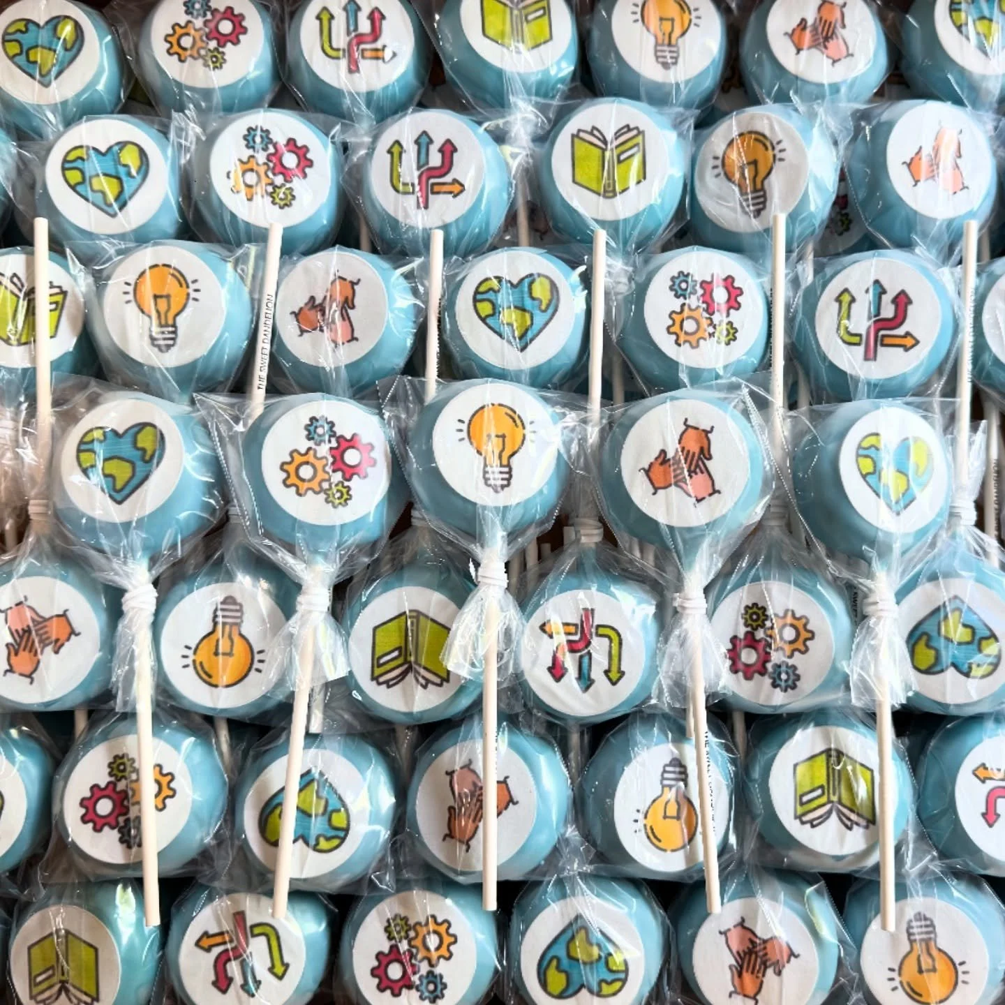 Had the pleasure of providing custom edible image cake pops to Del Mar Union School District for Teacher Appreciation Week! 🍎✏️📚
&bull;
&bull;
&bull;
#cakepops #baking #dessert #sweets #foodie #foodporn #foodphotography #instadessert #foodofinstagr