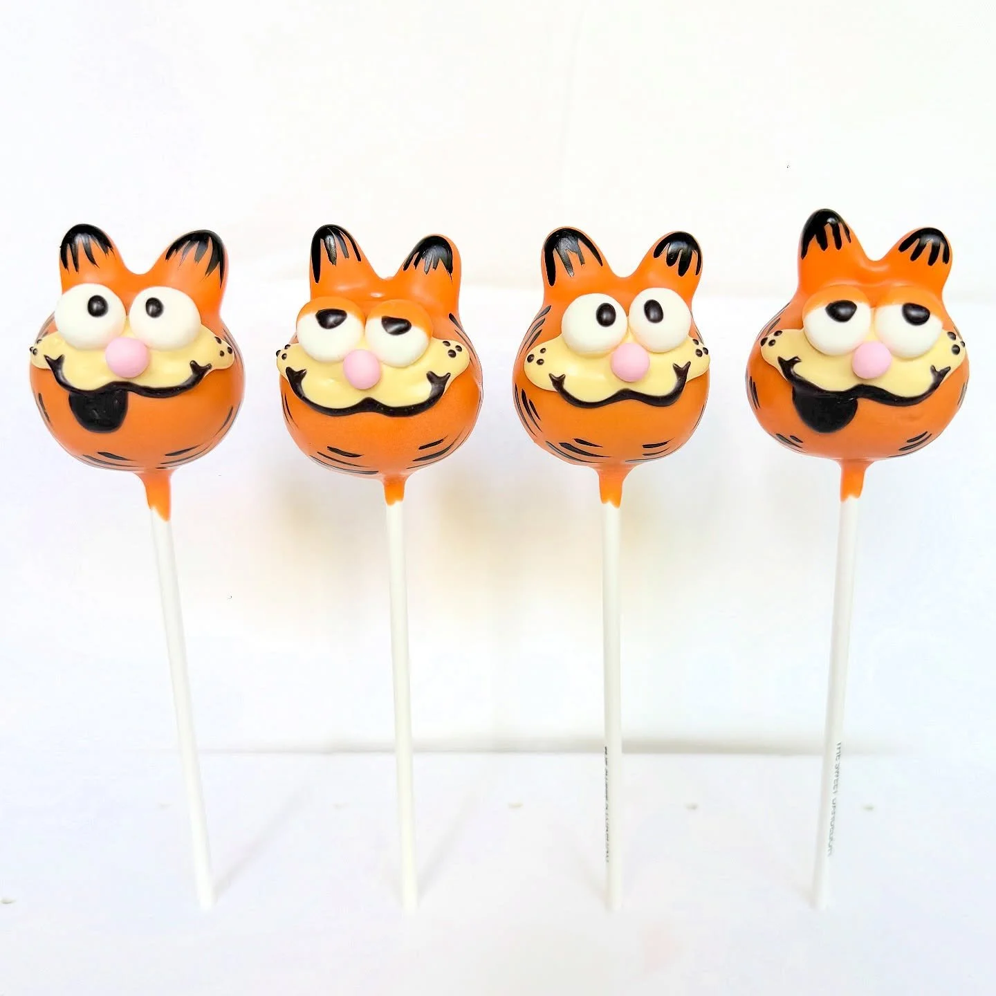 I hate Mondays! 🐱💤

#cakepop #cakepops #cakepopart #dessert #sweets #sandiegosmallbusiness #garfield #mondays #ihatemondays