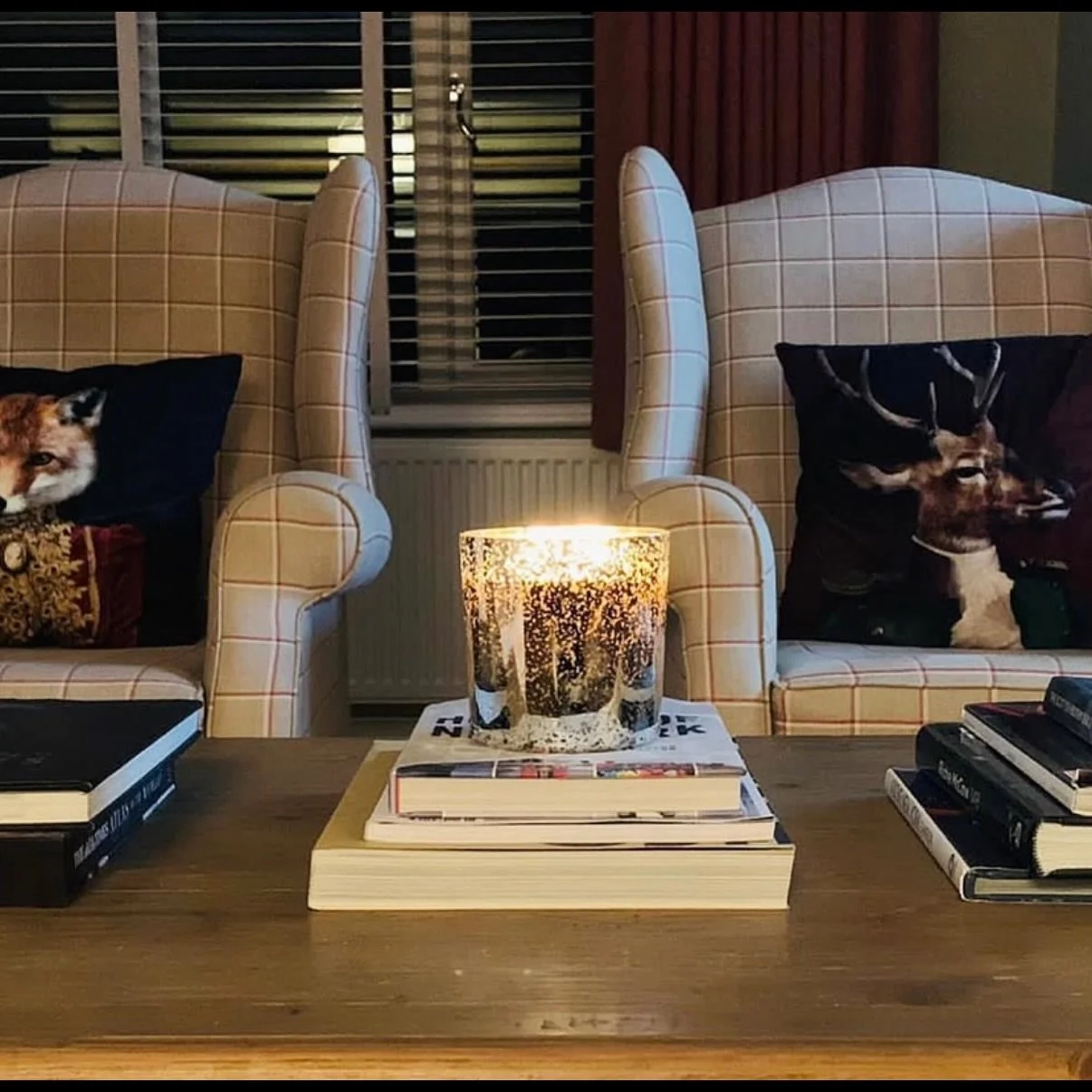 They&rsquo;re back &mdash; but in very limited numbers!
Our stunning electroplated 3-wick Winter candles (Silver, Gold &amp; Rose Gold) are a bold 750g with 70+ hours of burn time.
With a festive blend of cinnamon, warming clove and fresh orange, it&