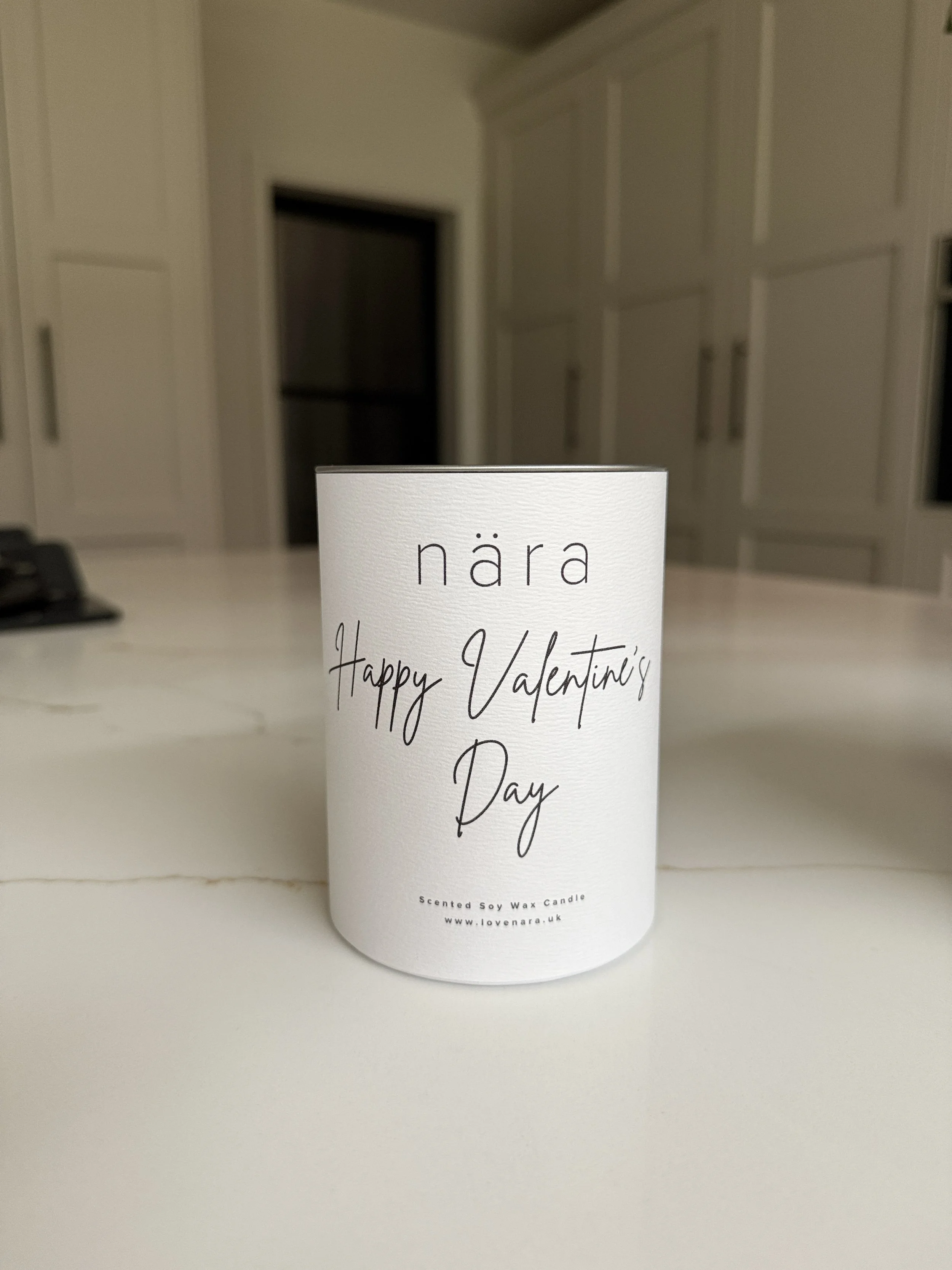 Hand-poured Valentine’s Day soy wax candle in clear glass with nära label