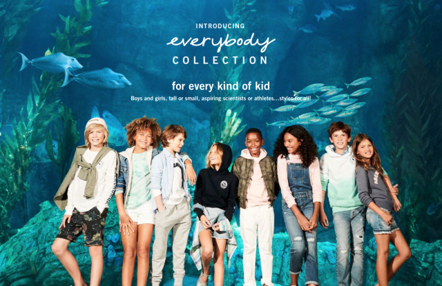출처 : https://www.abercrombie.com/shop/wd/kids/play-is-life