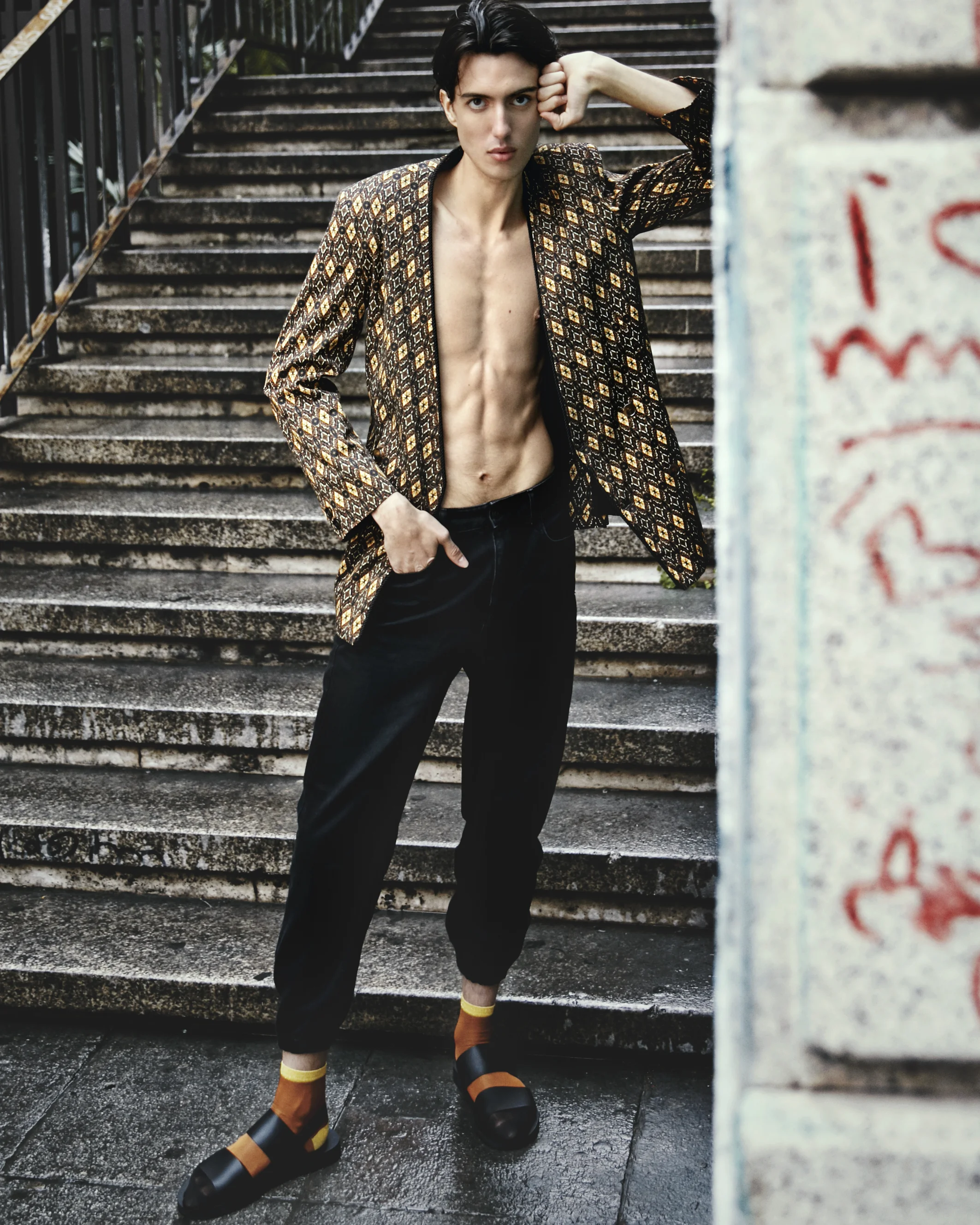 Jacket – LOS PECOS MUTANTES Trousers – G-STAR RAW Socks – HYSTERIA BY HAPPY SOCKS Sandals – BERSHKA