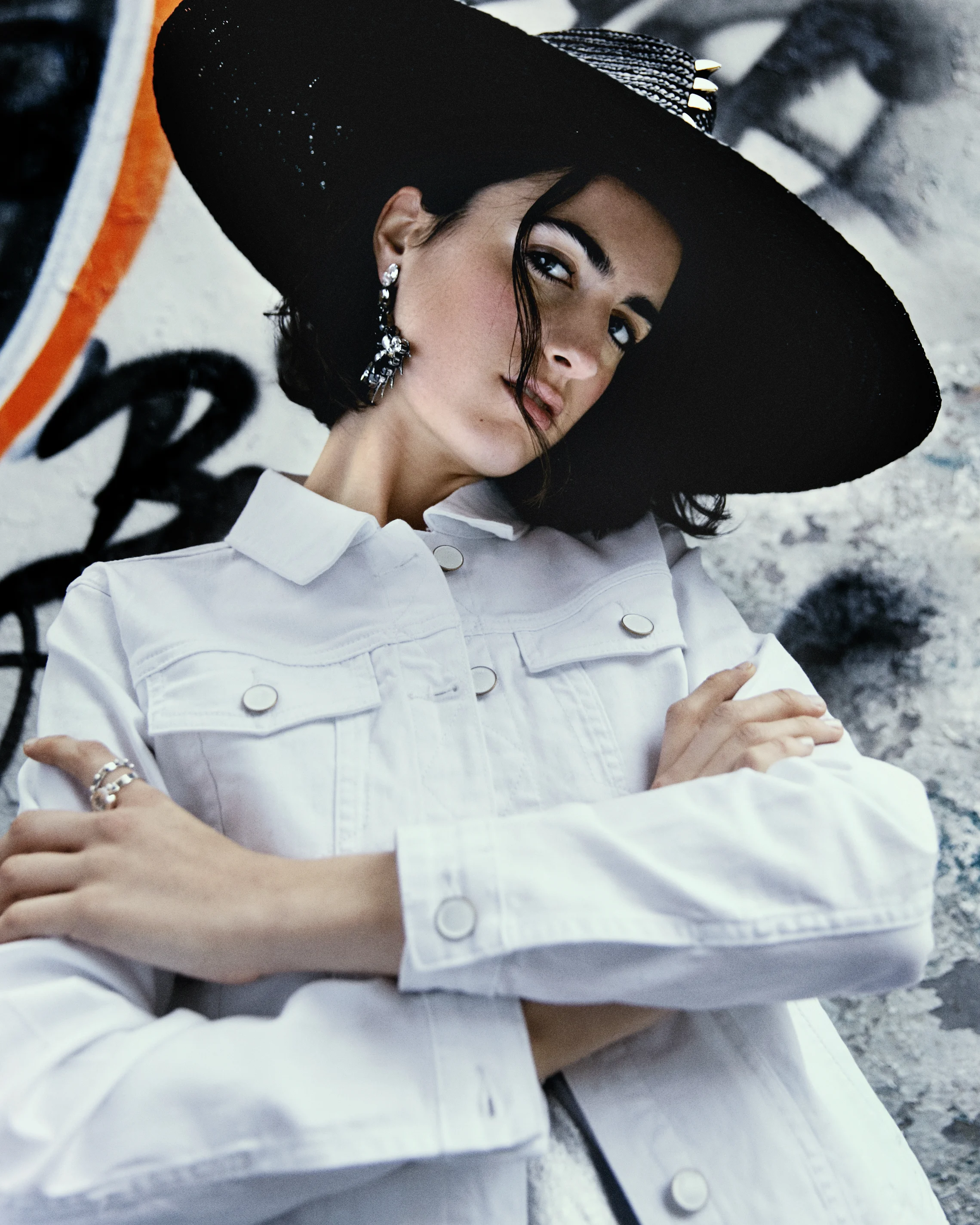 Hat – THAT HAT MADRID Earrings – ALDAZABAL Rings – SANTAVANITAS Jacket – AMICHI Trousers – ANONYME DESIGNERS Swim suit – UONDI