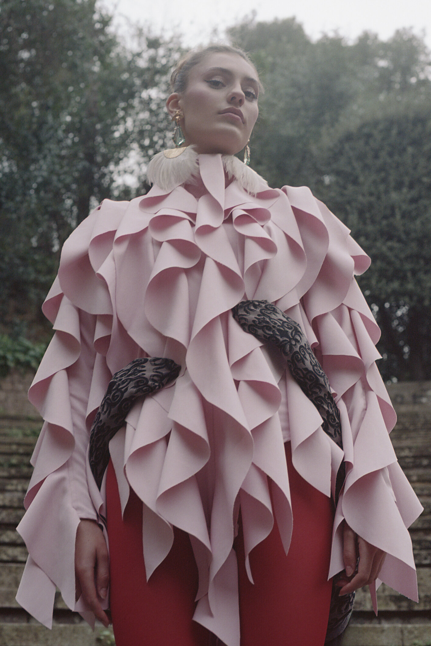  Bodysuit, Luis Pacheco. Tights, HYD. Earrings, Fernando Rodríguez. 