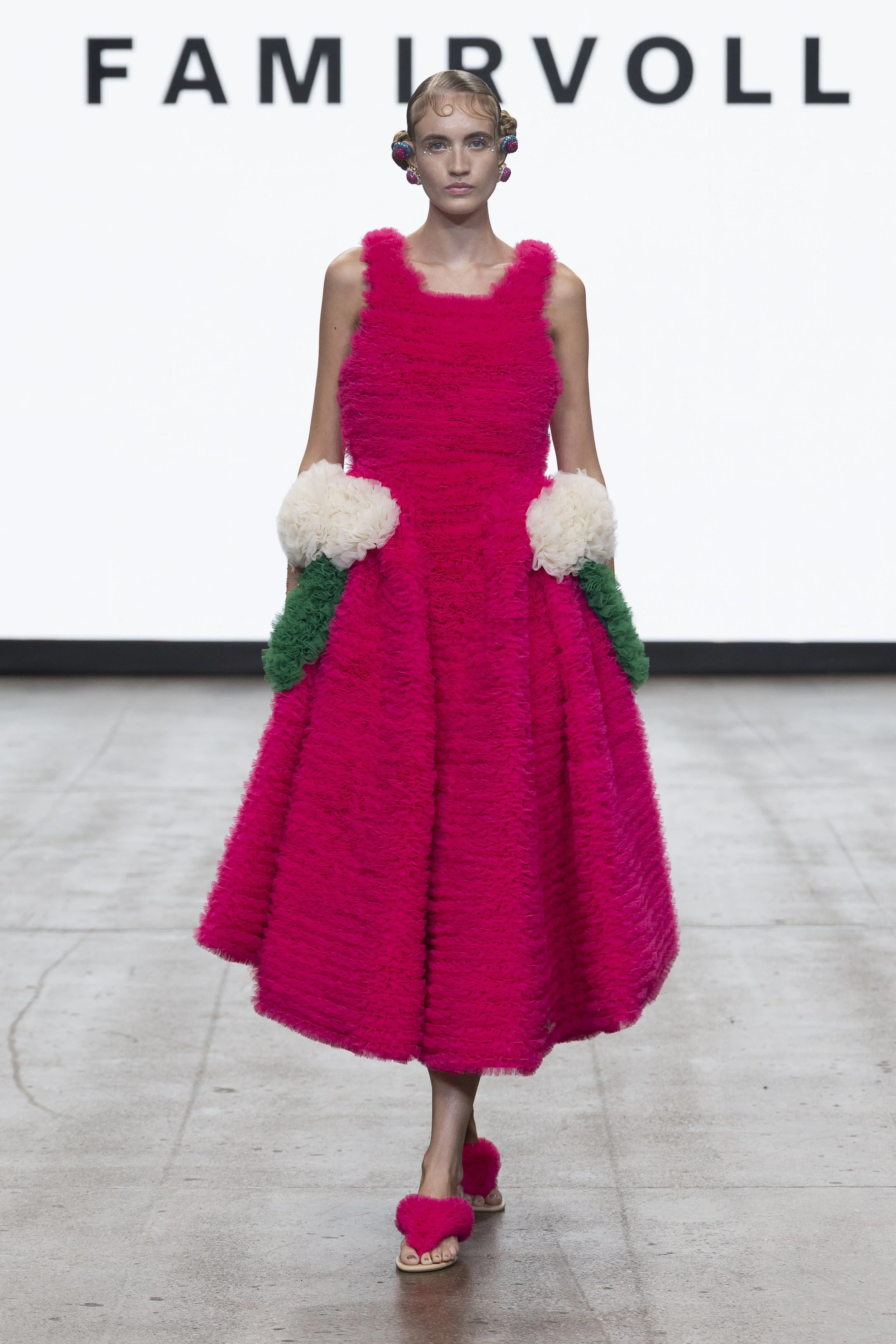 FAM_IRVOLL_SS27_Show Looks001.JPG