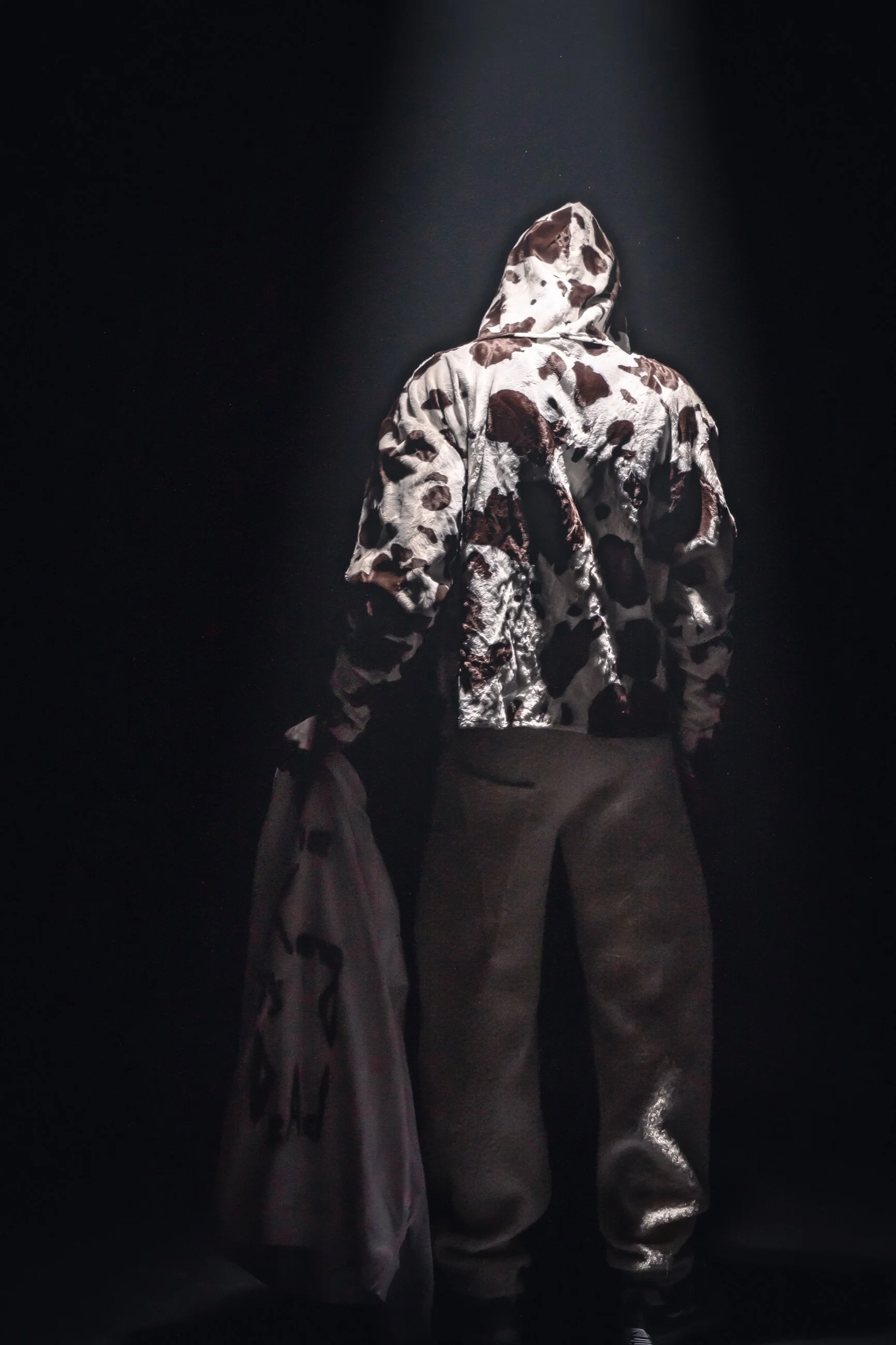 WOUNDS IN BLUE fashion editorial, sculptural blue fashion and movement, image 8