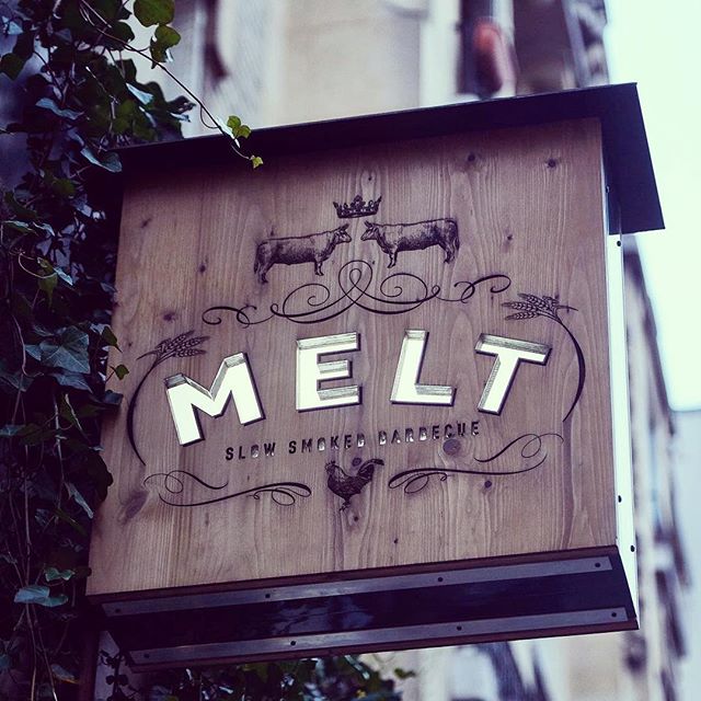  Enseigne drapeau pour le Restaurant MELT -  http://meltparis.com/fr  