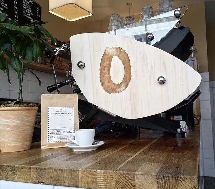  une machine à café personnalisée pour le Café Oberkampf 