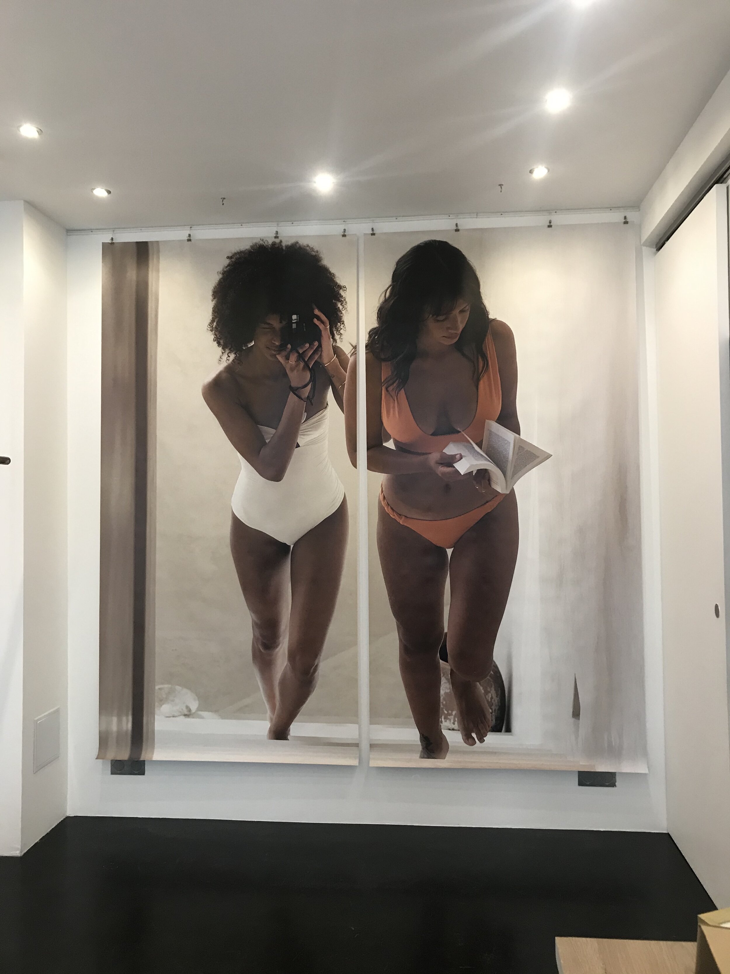  Impressions géantes sur bâches pour le pop-up store Khaven !  https://khavenswim.com/ 