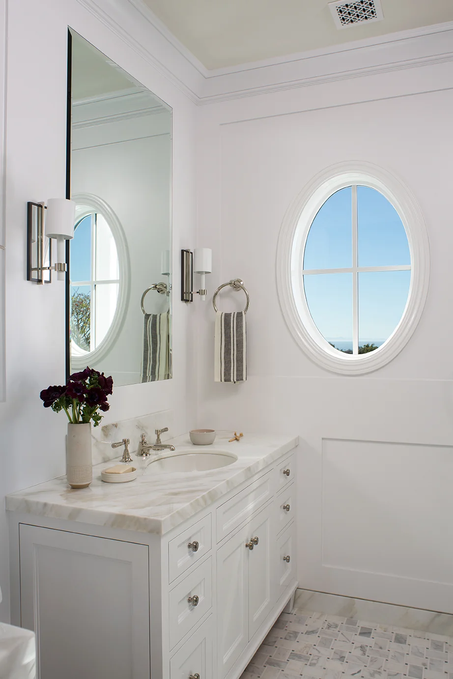 CarenRideau_Bestor_MeghanBobPhoto_MasterBathTwo_Overall_WEB.jpg