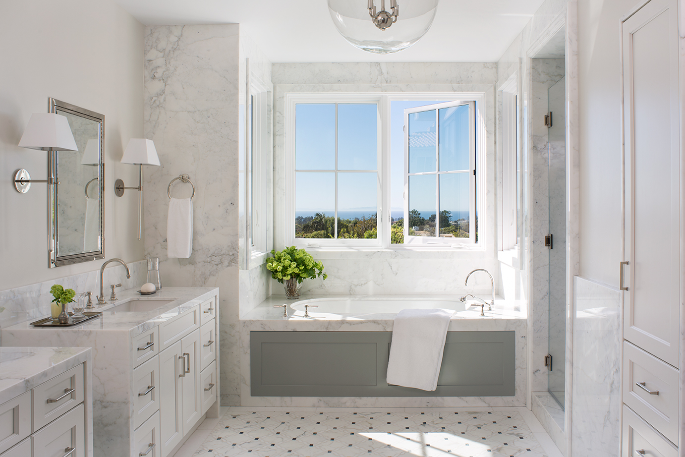 CarenRideau_Bestor_MeghanBobPhoto_MasterBathWide_WEB.jpg