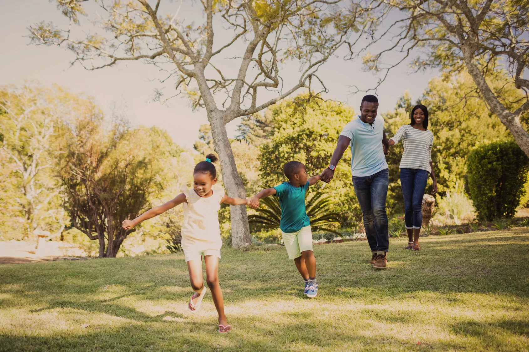 banner-Family_playing_in_park.jpg