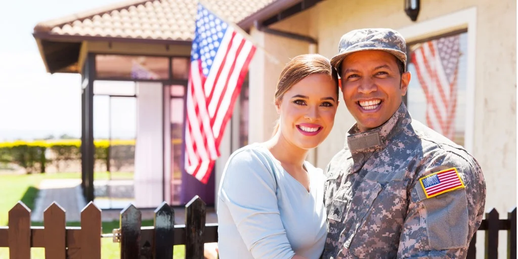military-couple-hugging-picture-id515265604.jpg