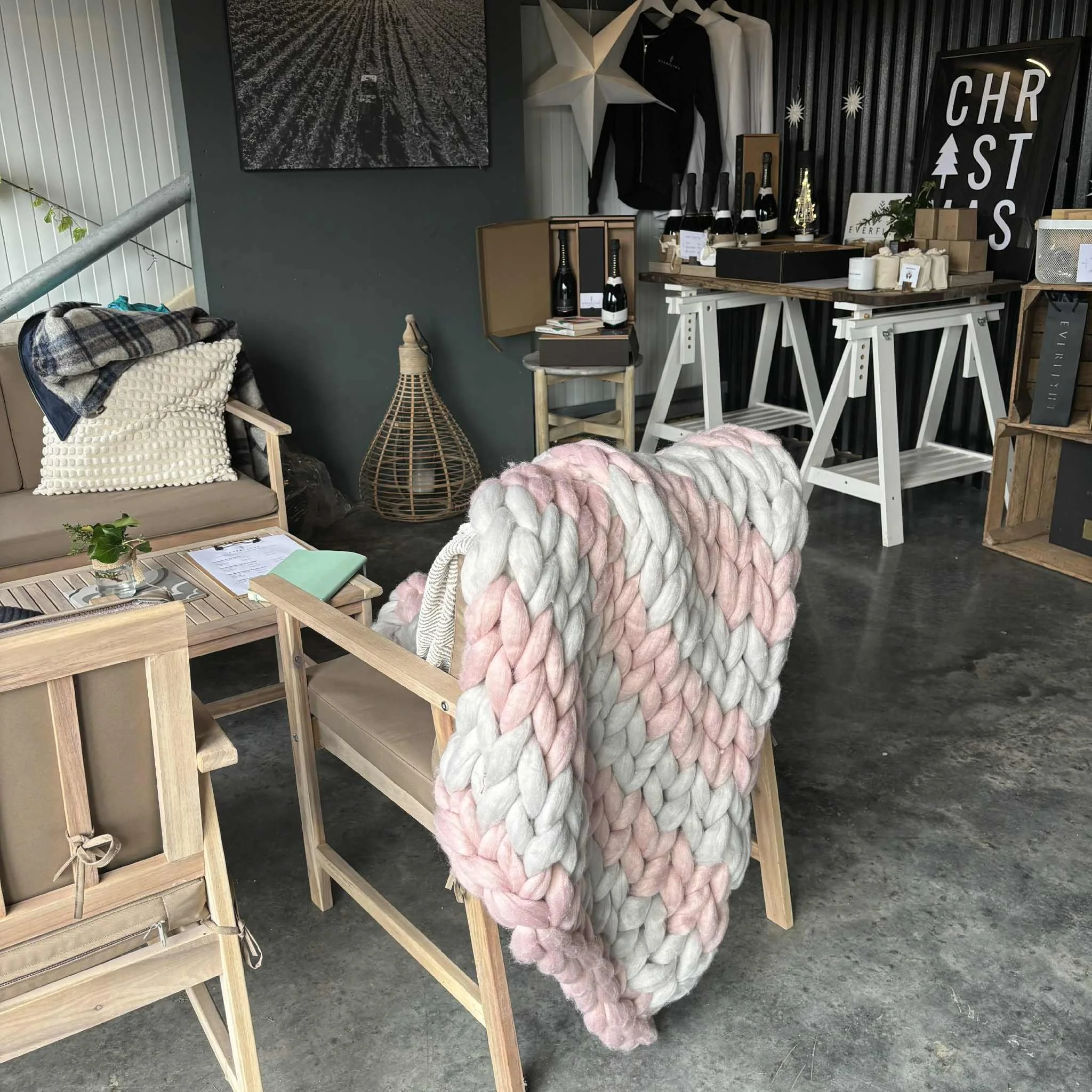 Arm Knit Blanket Workshop Everflyht Vineyard 151125 C.jpg