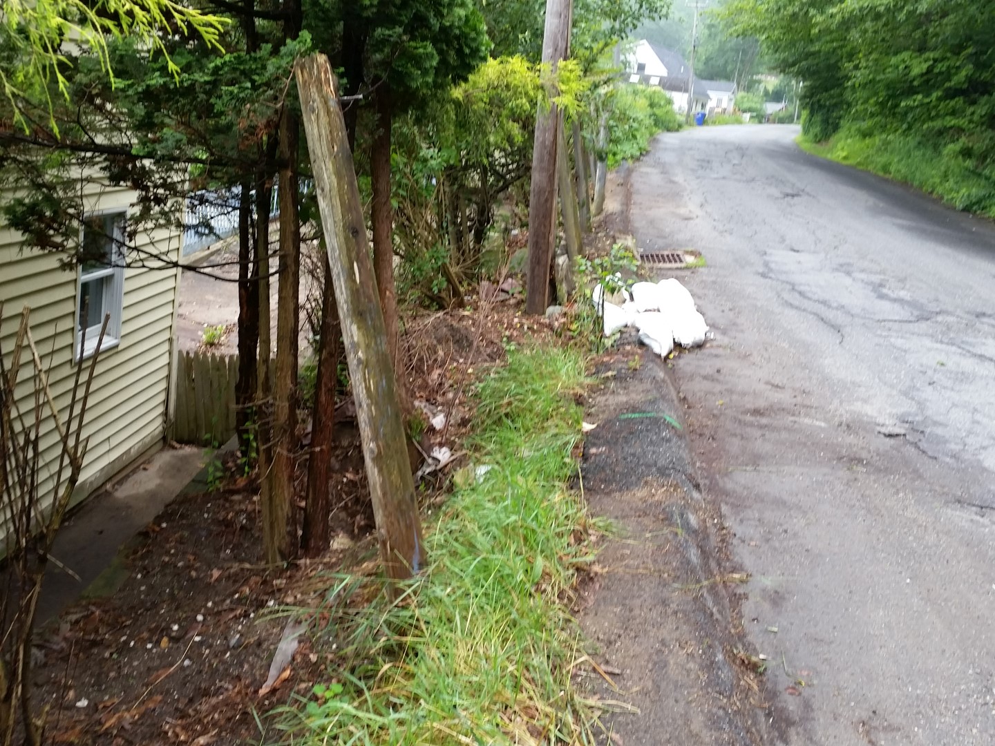 Highland Lake Fence Before (3).jpg