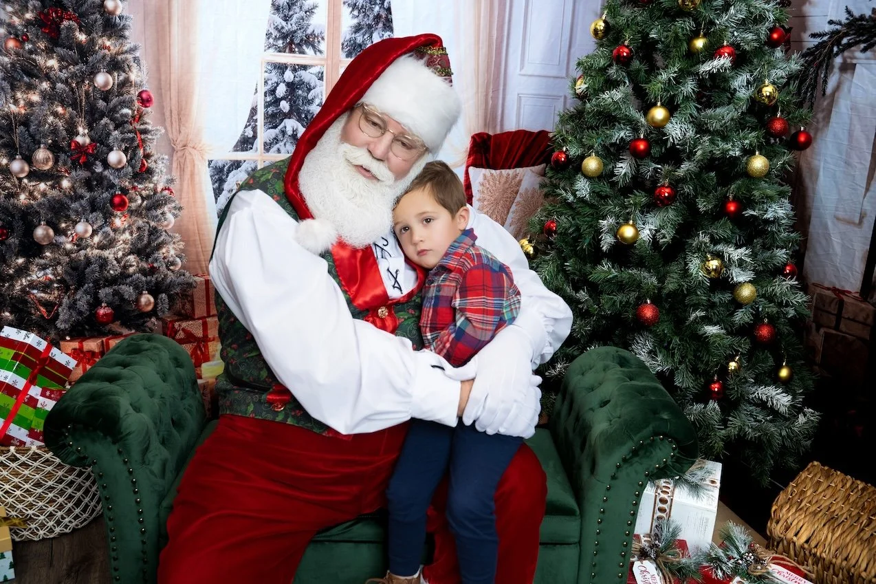 Courtney-Criddle-Photography-Santa-Session-Coladonato-Family-17.jpg