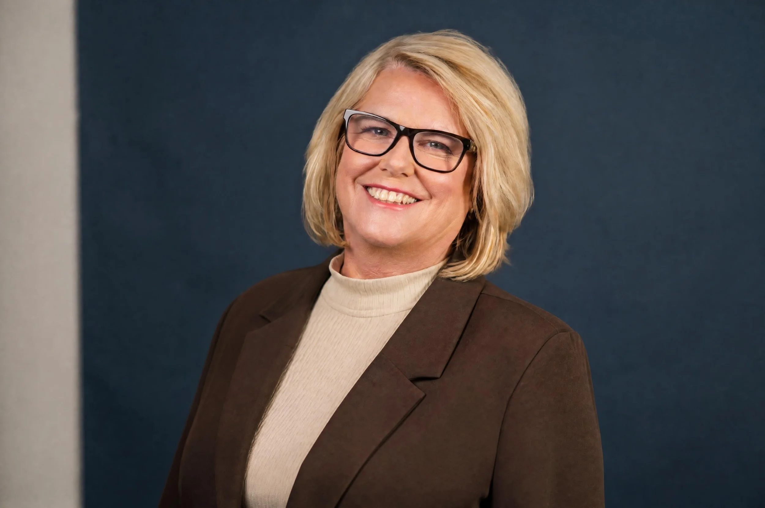 Shiela’s Signing Services: Creating a Stronger Online Presence With Branding Photography