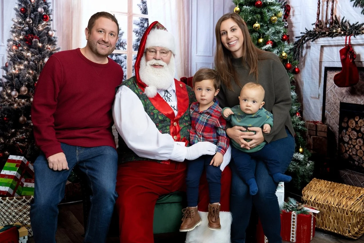 Courtney-Criddle-Photography-Santa-Session-Coladonato-Family-9.jpg