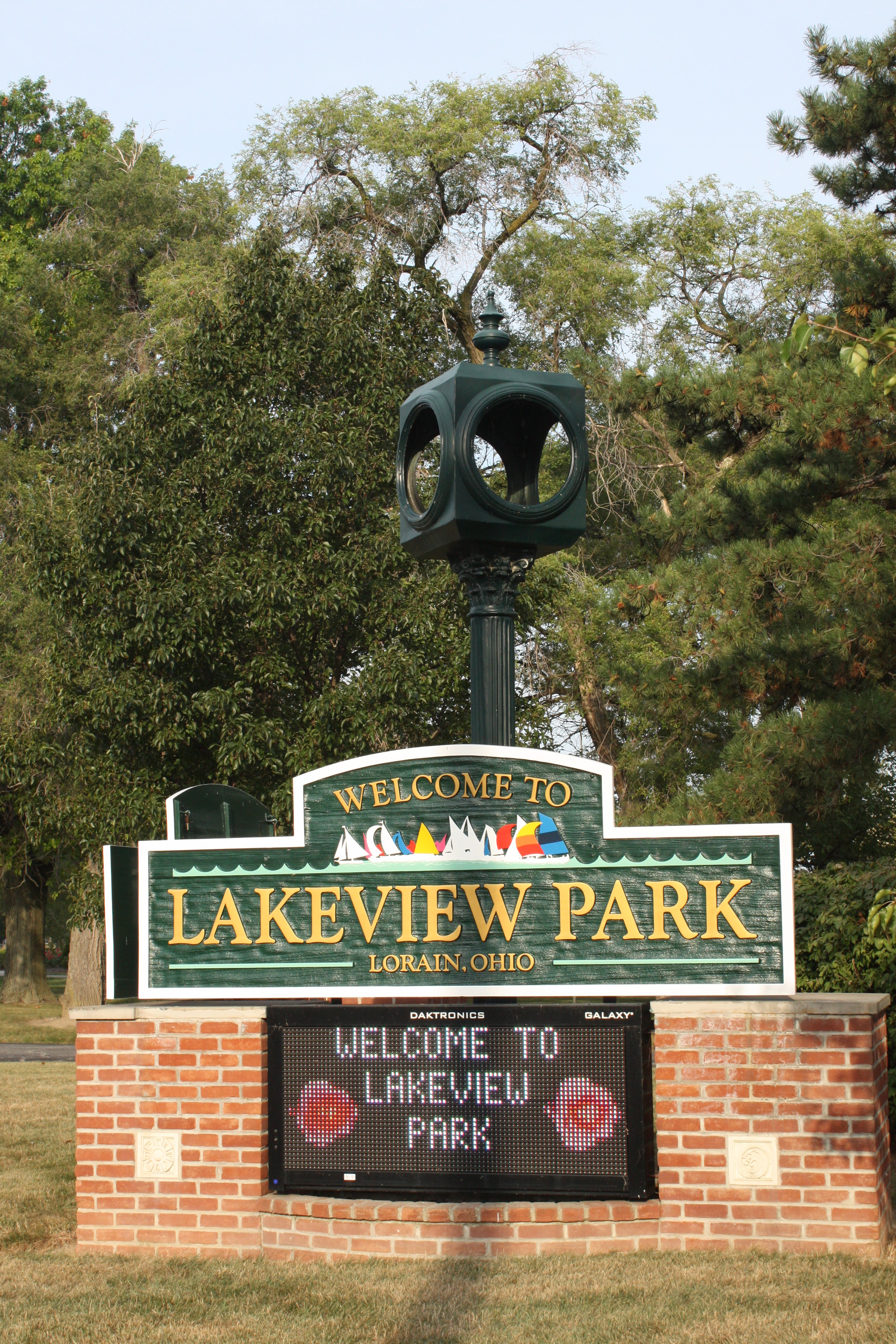 Lakeview Park entrance sign