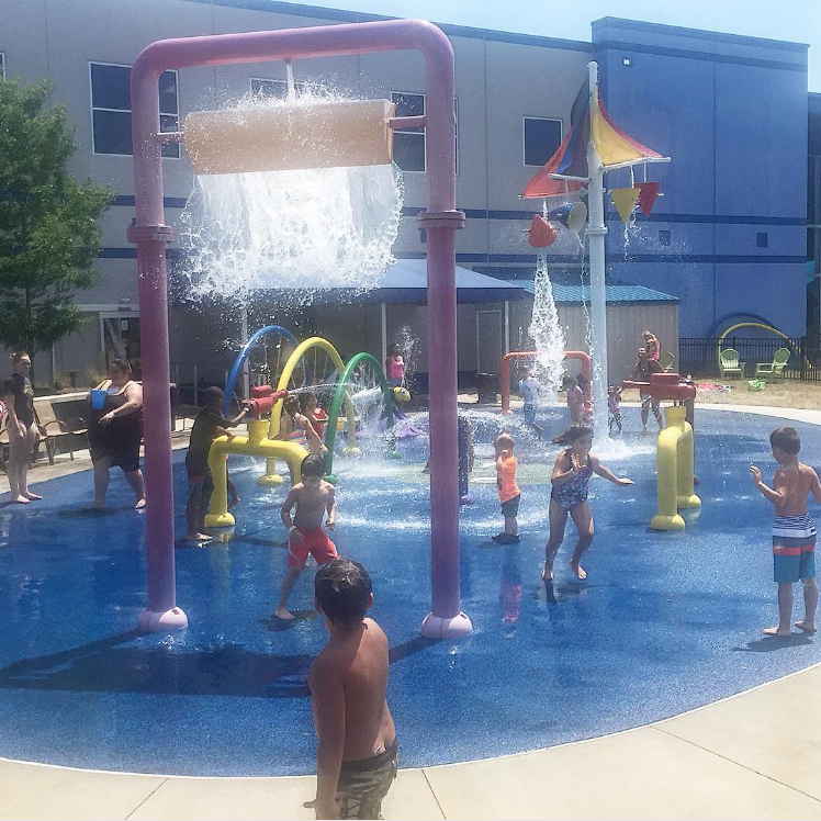Splash Pad equipped with dump buckets, fountains and squirt guns