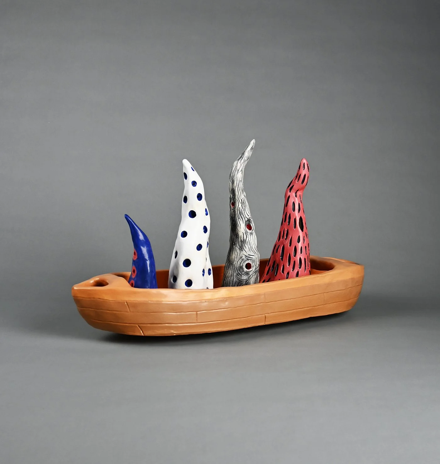 6.-El viaje_5Wx18Dx10H in_stoneware clay_$1500.JPG