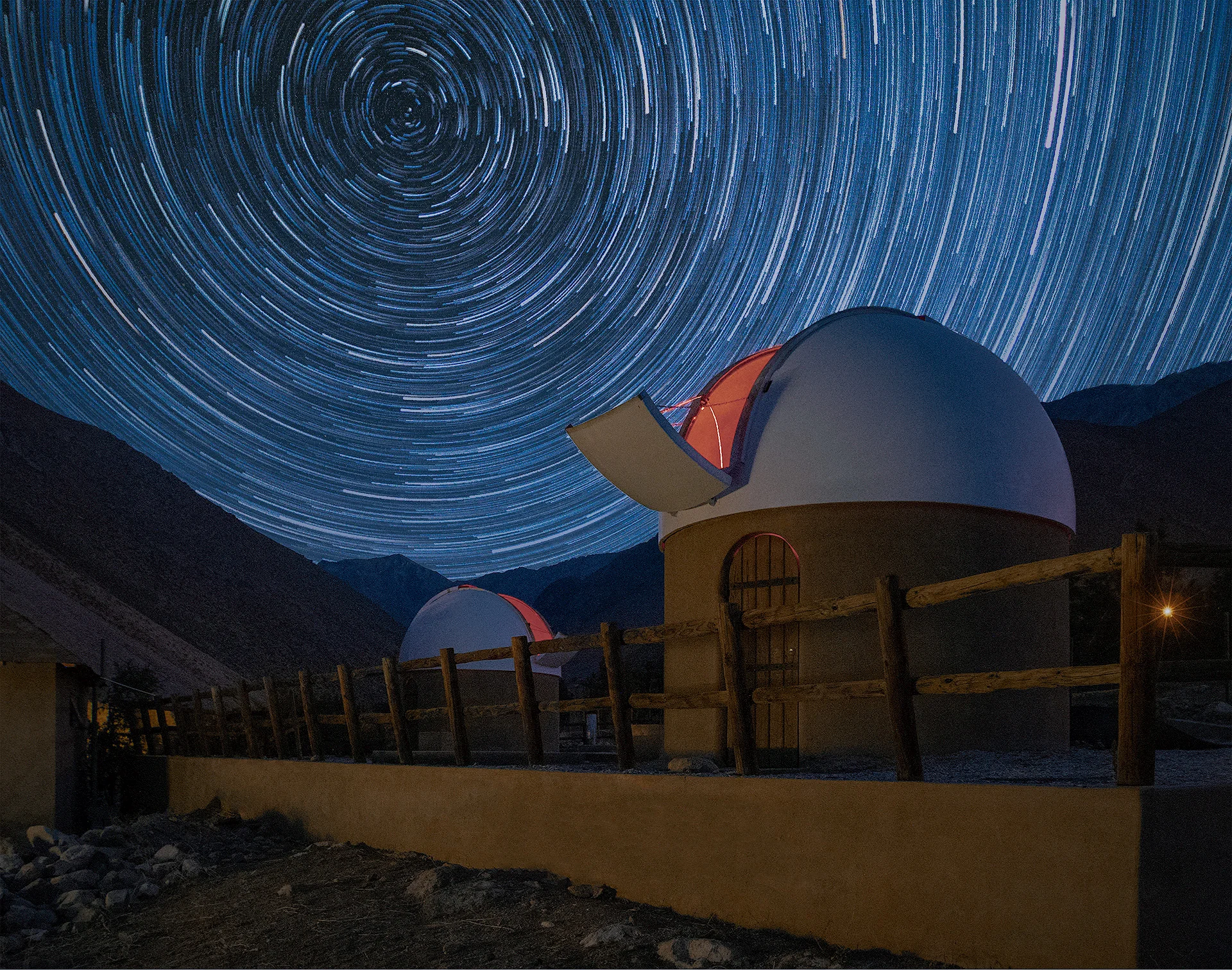 Observatorio_Cielo_Sur_Star_Trail_©Eduardo_Carrasco.jpg