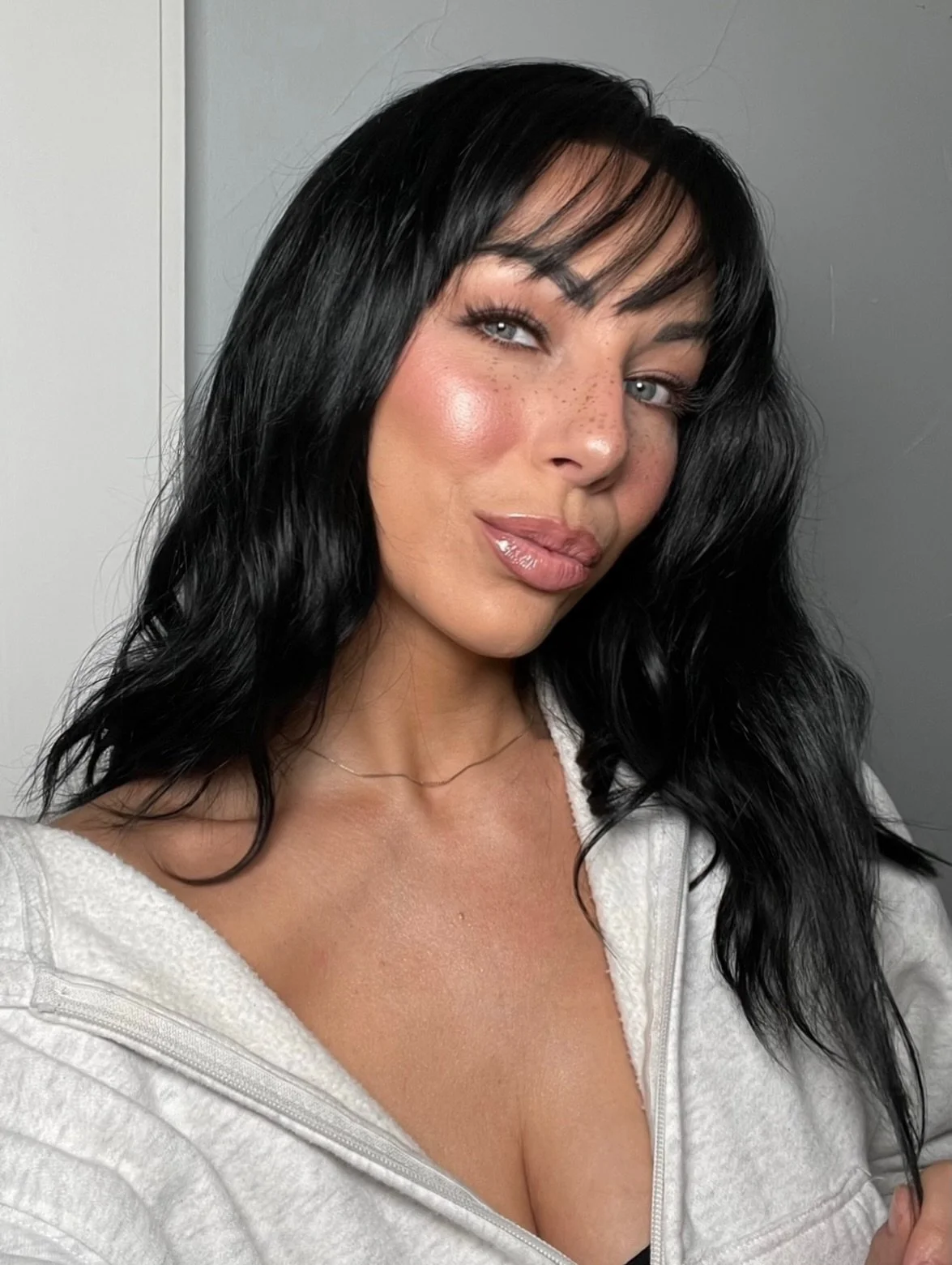 A lil&rsquo; cozy Sunday night glam ☁️🦋🕊️✨ 

(@lilbieber been on repeat all weekend in this house obvs 🫡)

✦ products used ✦

@firstaidbeauty facial radiance pads
@dalba_global first spray serum
@povbeauty whip it moisturizer
@elfcosmetics brow li