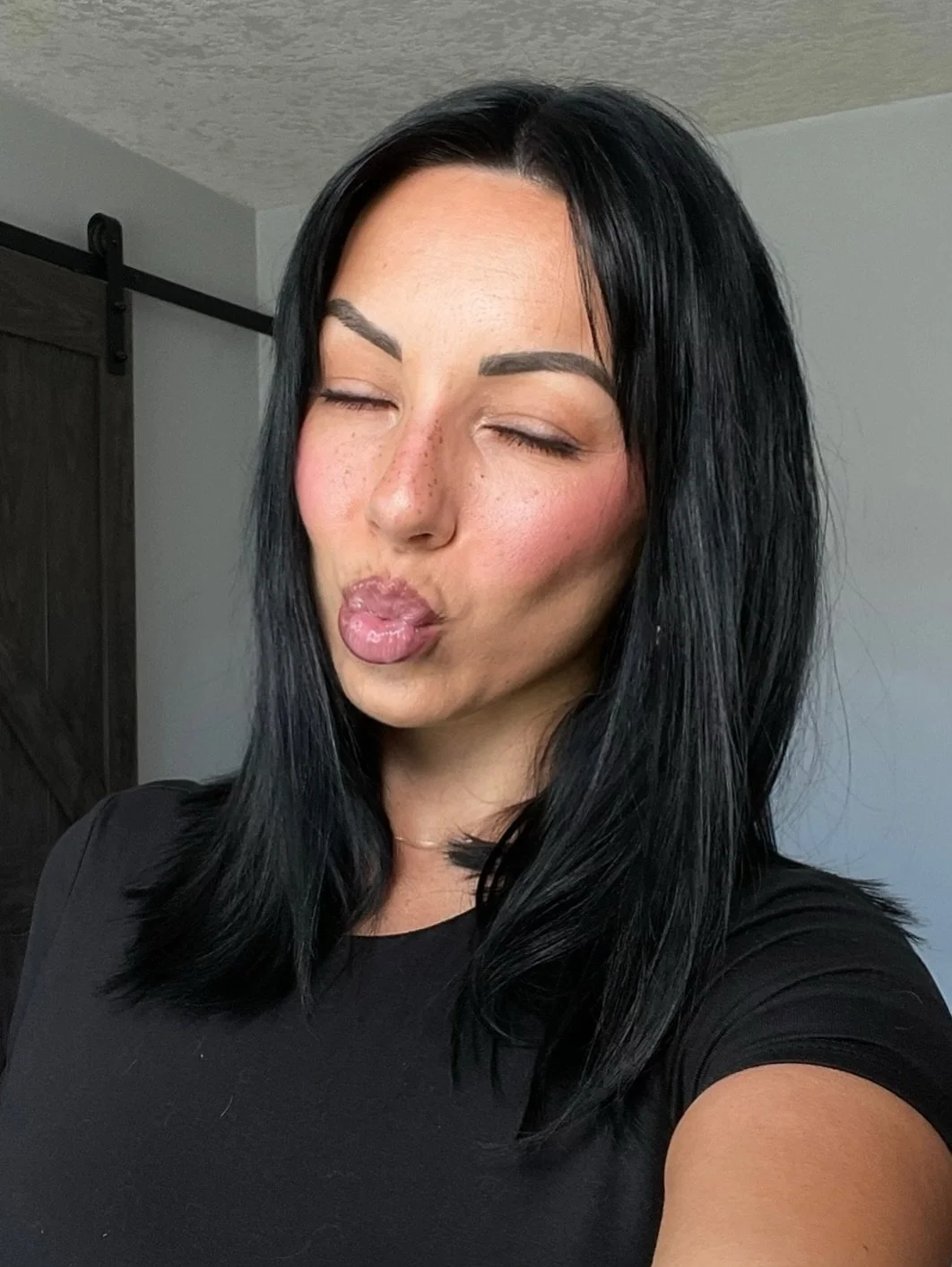 sometimes I glam myself too hehe 🤍🤍

comment GLAM and I&rsquo;ll message you a link with all the products I used to create this glowy lil&rsquo; look 🫶🏼

#makeuplook #makeupinspo #softglamlook #makeupartist