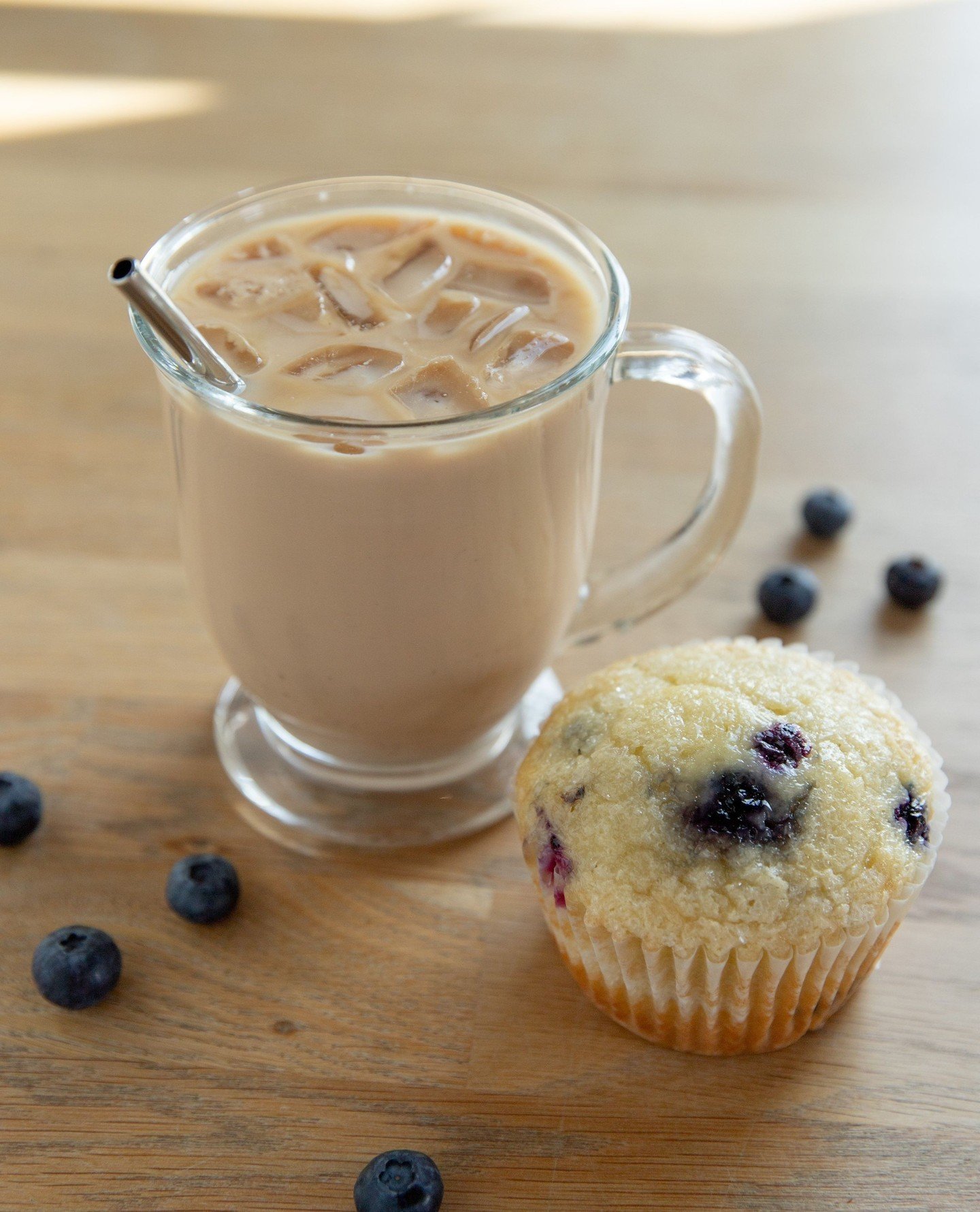 Get a mouthful of the best part of the pastry &ndash; introducing our new Top of the Muffin Iced latte! 🫐 ⁠
⁠
This coffee-based beverage is made with brown sugar cinnamon, vanilla, and a natural blueberry puree. Available while supplies last!⁠
⁠
Joi