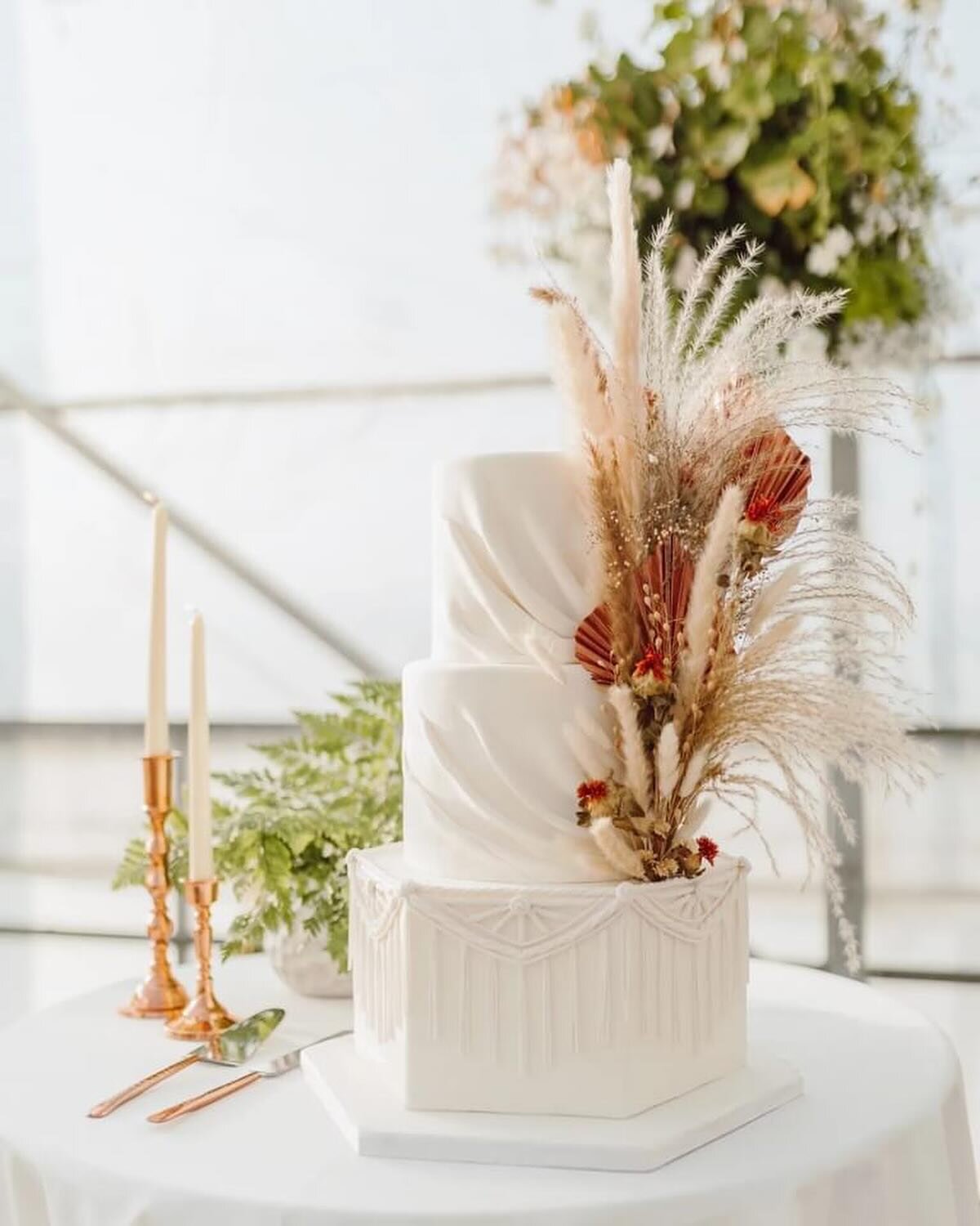Get ready to satisfy your sweet tooth and indulge in delectable cakes from @lydiascakesconfections at Novelty Hill/Janiuk Winery during the tour!

&ldquo;Allow me to be apart of your Big Day.  Let&rsquo;s sit down and design YOUR dream wedding cake a
