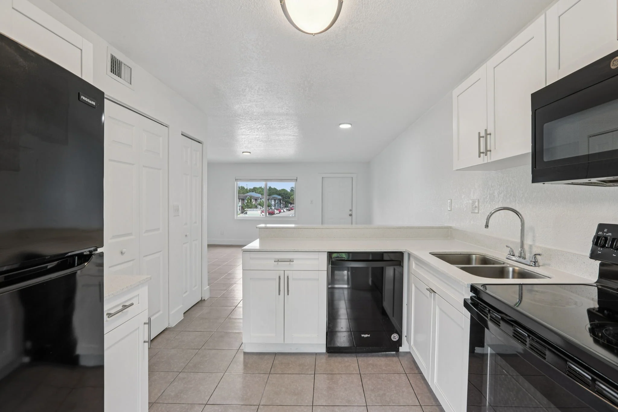 7-web-or-mls-14547 Seaford Cir Unit 201 - 007.jpg