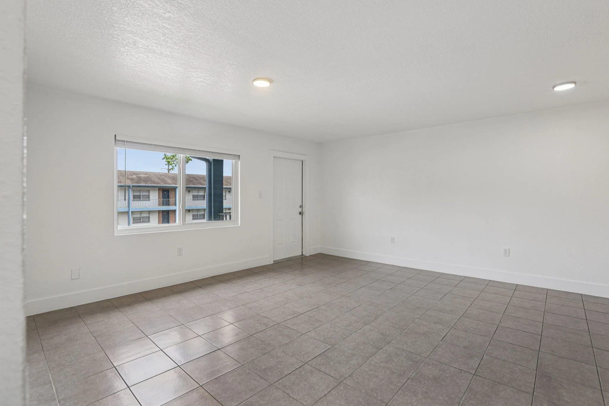 9-web-or-mls-14547 Seaford Cir Unit 201 - 009.jpg