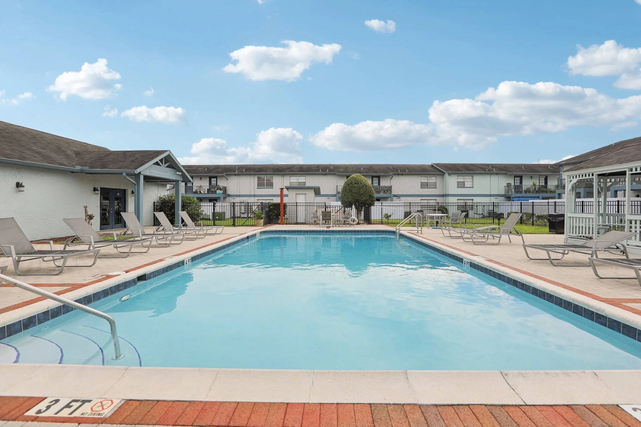 53-web-or-mls-Seaford Cir-1209-904.jpg