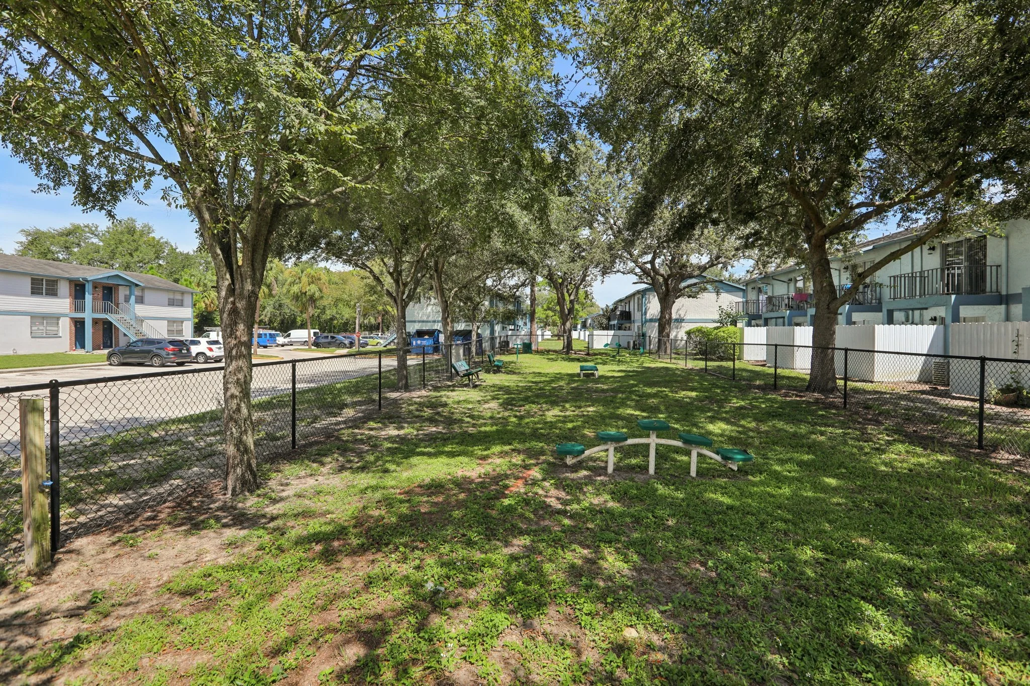 52-web-or-mls-Seaford Cir-1209-903.jpg