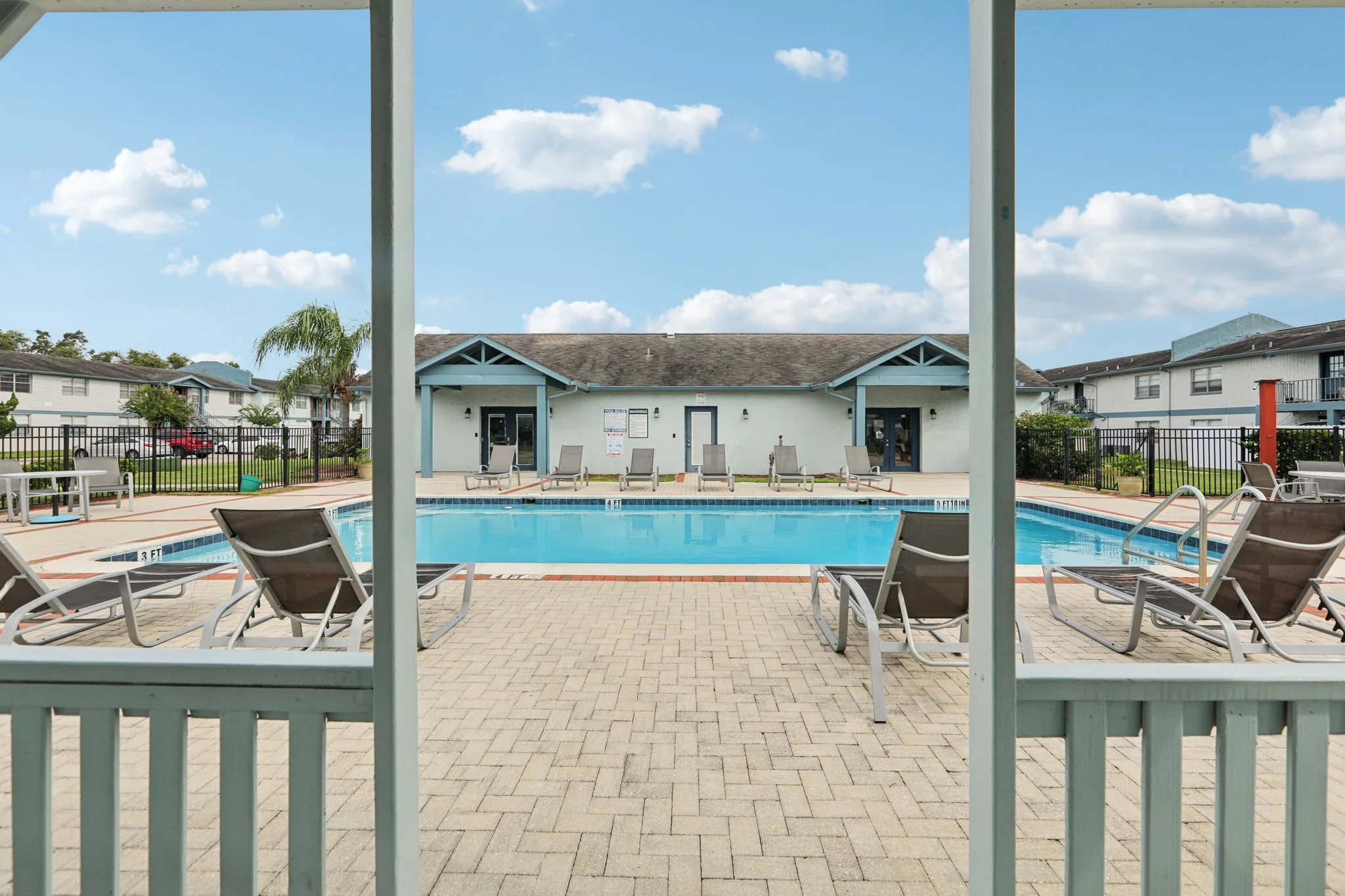 56-web-or-mls-Seaford Cir-1209-907.jpg