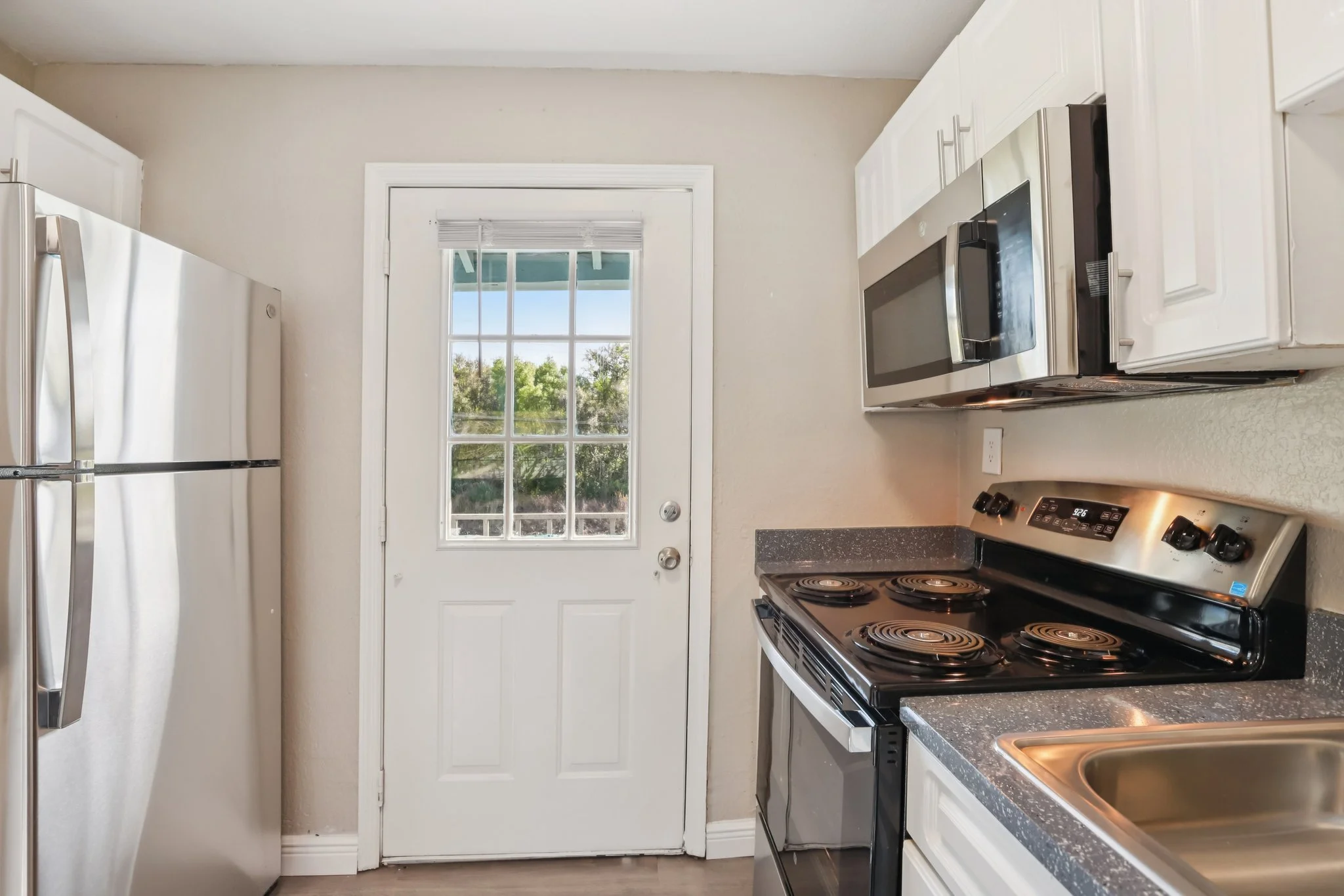 16-web-or-mls-Seaford Cir-S1403-016.jpg