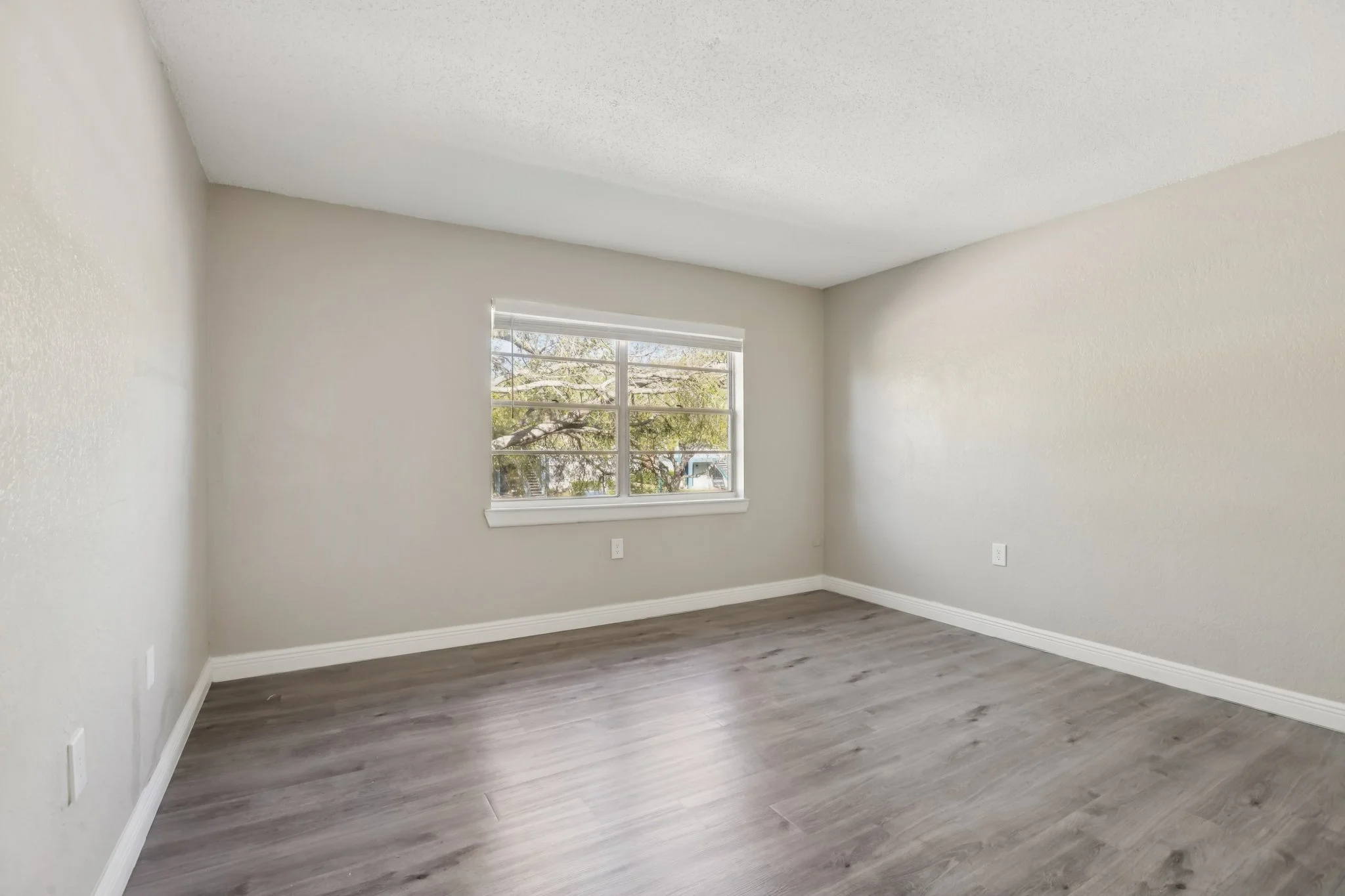 18-web-or-mls-Seaford Cir-S1403-018.jpg