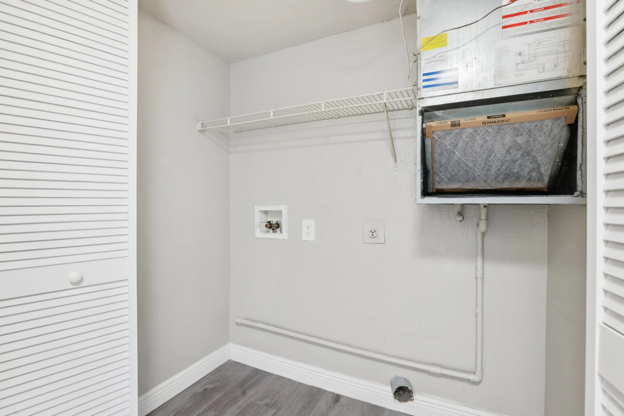 25-web-or-mls-Seaford Cir-S1403-025.jpg