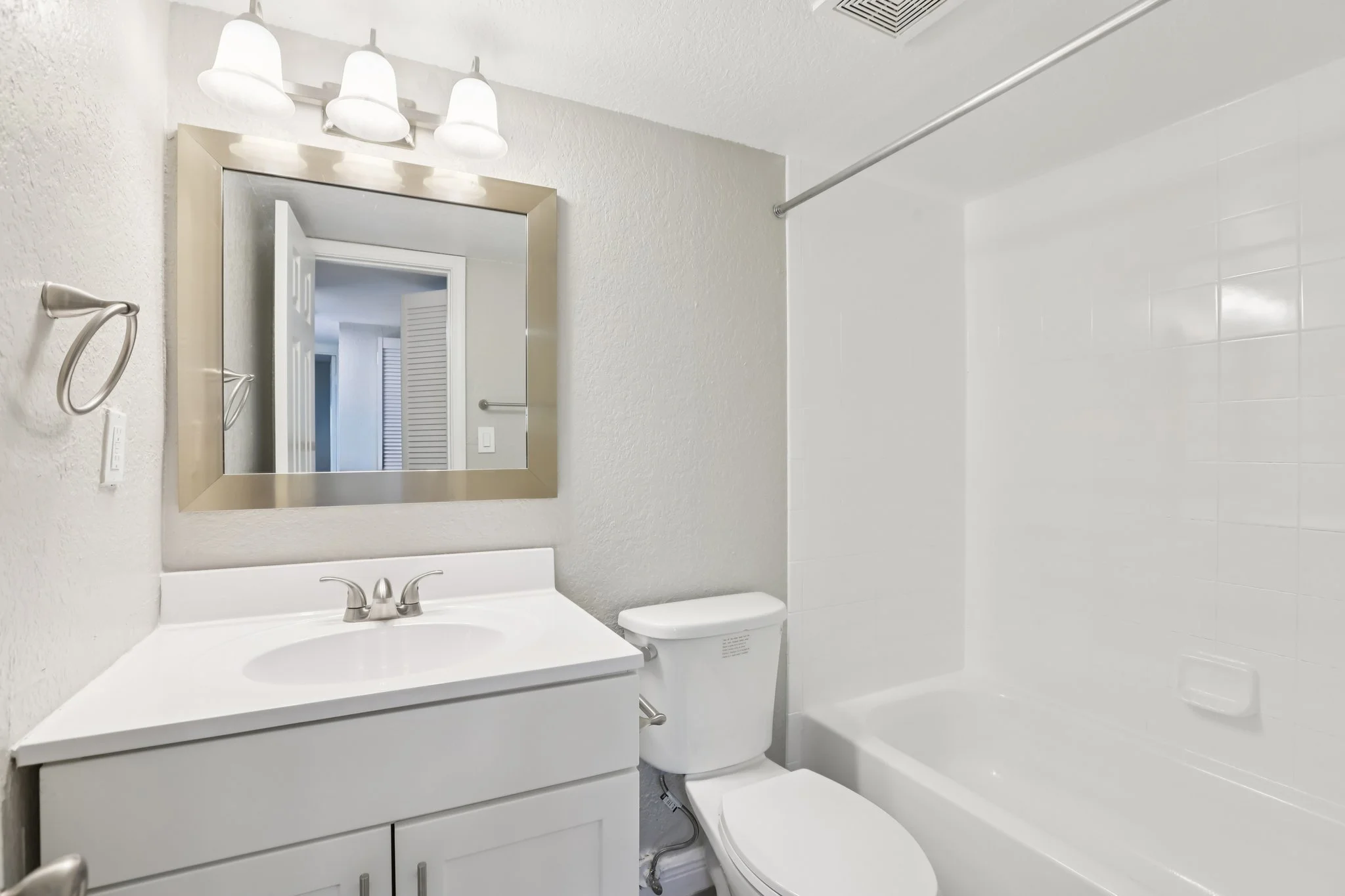 26-web-or-mls-Seaford Cir-S1403-026.jpg