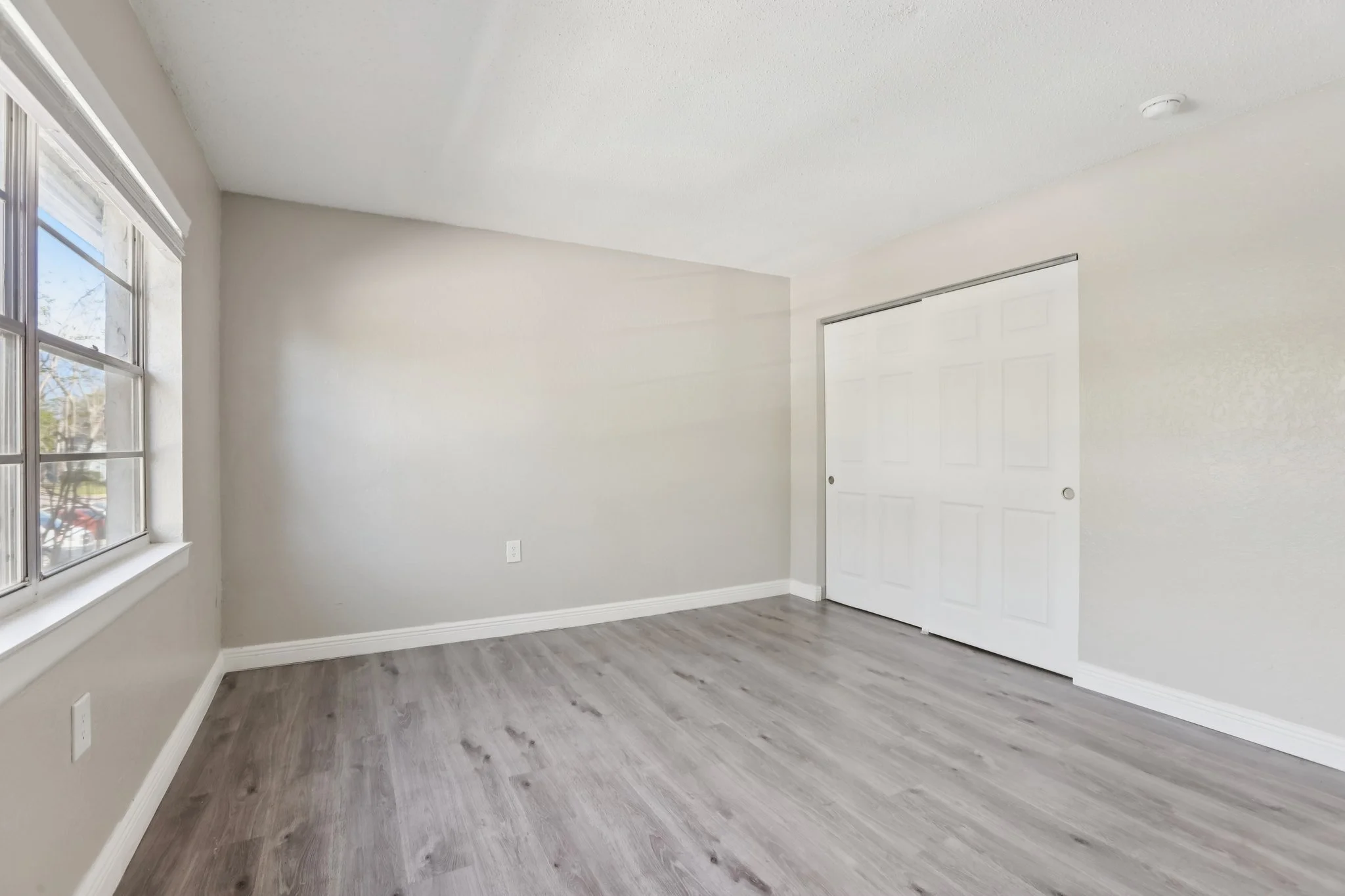 19-web-or-mls-Seaford Cir-S1403-019.jpg