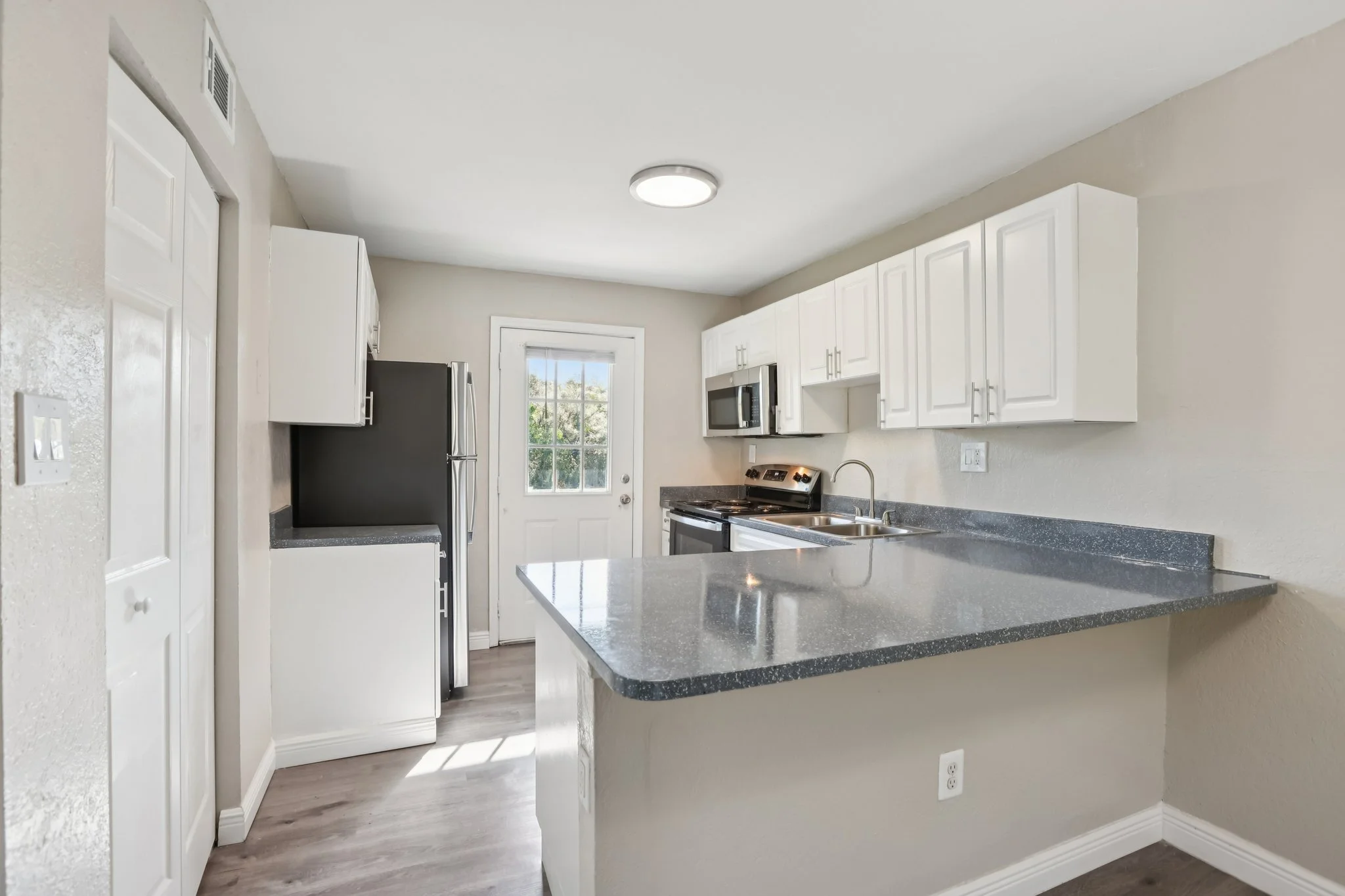 13-web-or-mls-Seaford Cir-S1403-013.jpg