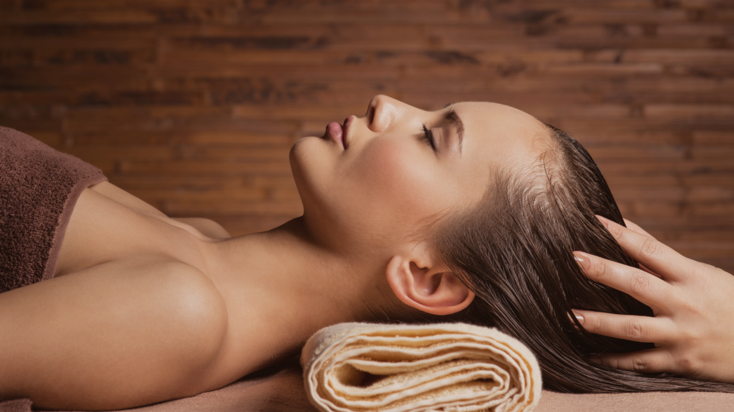 Licensed esthetician providing personalized anti-aging facials and customized skincare treatments in a private studio in Las Cruces, New Mexico.