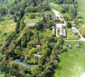 An aerial photograph of the manor complex from the early 1980s, before clearance and excavation, courtesy of Philip Lane, photographer