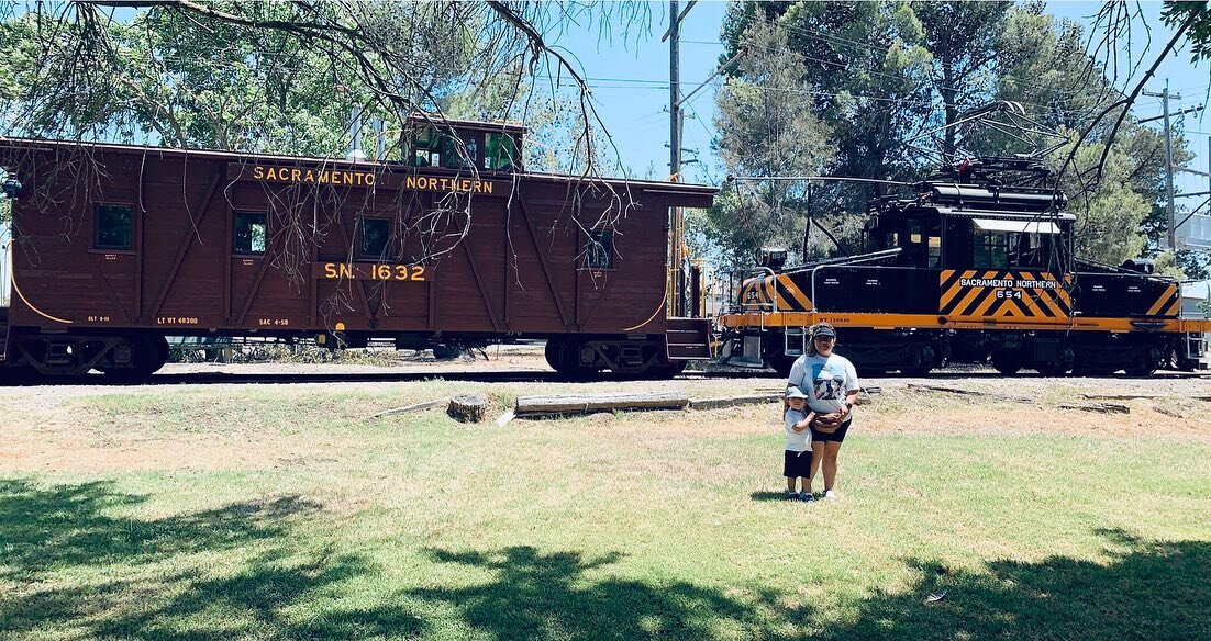 Just a Sagittarius ♐️ mom doing Sagittarius kinda things with the kids. 🤙🏽

🚃 @westernrailwaymuseum 

#ohana #AuntyLife