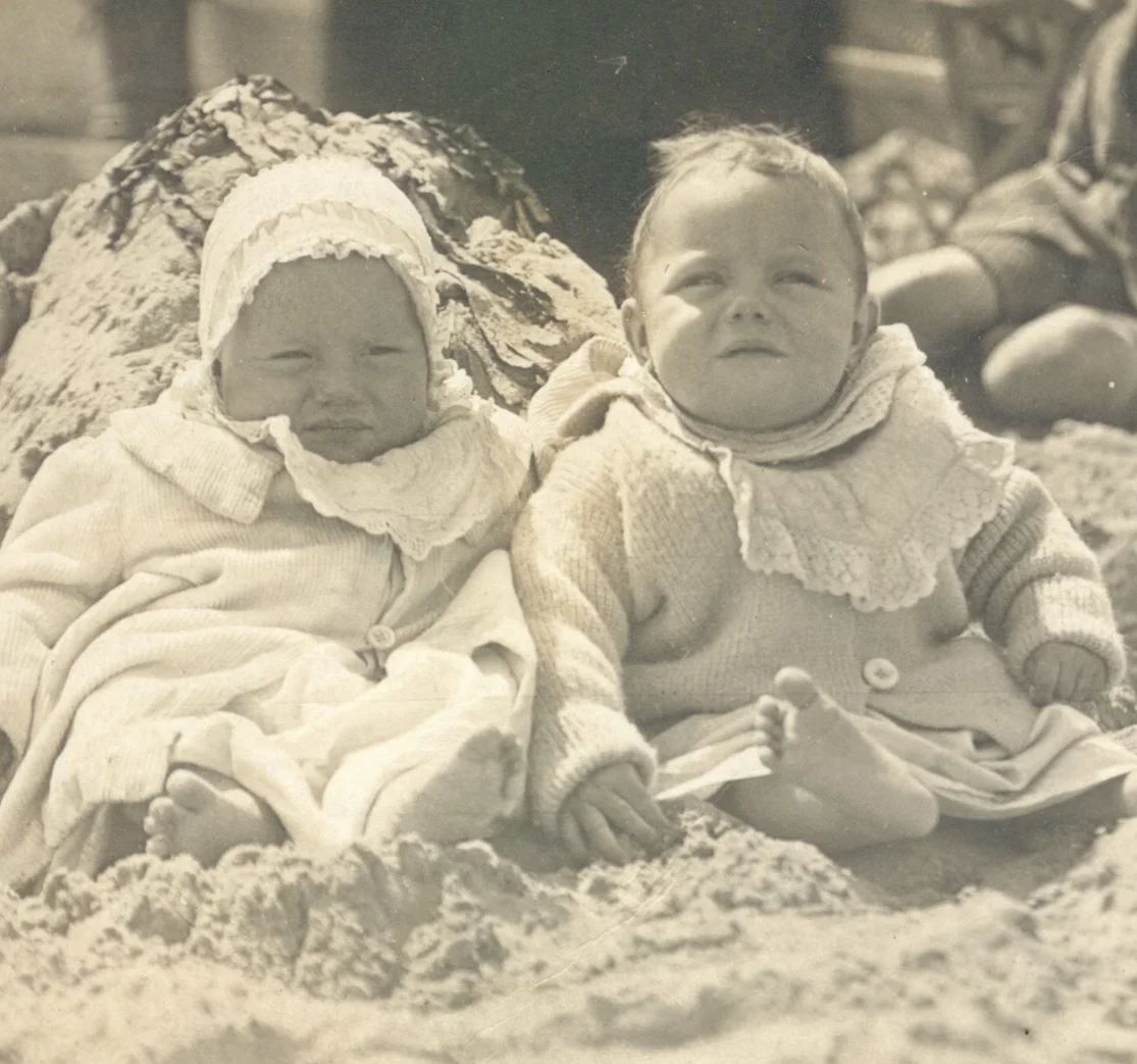 💕 My great Aunty Ivy on the left and her twin sister, my Nanna, Dora, on the right. They would’ve turned 100 this week if they were both still alive 💕