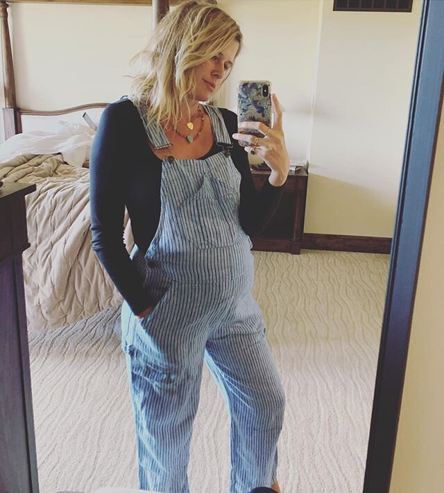 Quick question: If my baby is the size of an eggplant why does it look like I&rsquo;m smuggling a beach ball under my overalls? My week 22 pregnancy vlog is up on yourzenmama.com - Trying to play catch up so we put up two this week. 💙🌙✨