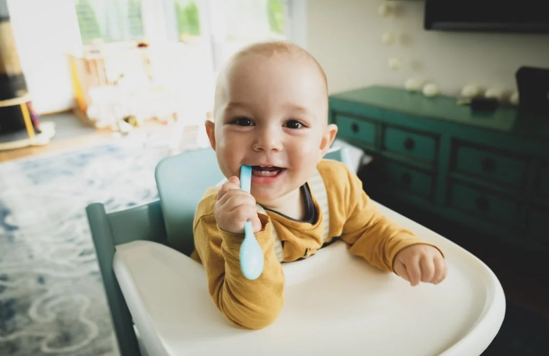 Encouraging your baby to self-feed at 10 to 12 months by Esmé Gelder