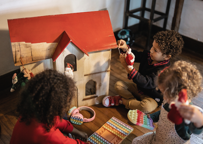 7 Ways to Help Siblings Play Peacefully