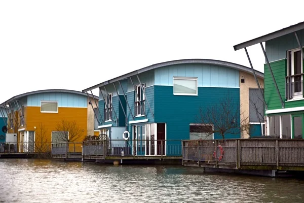 Floating homes on the Meuse River. Photo by Peter Minemma .