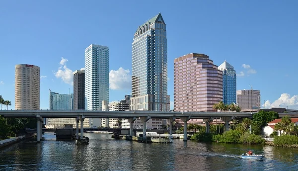Downtown Tampa. Photo by Clément Bardot via Wikimedia Commons .